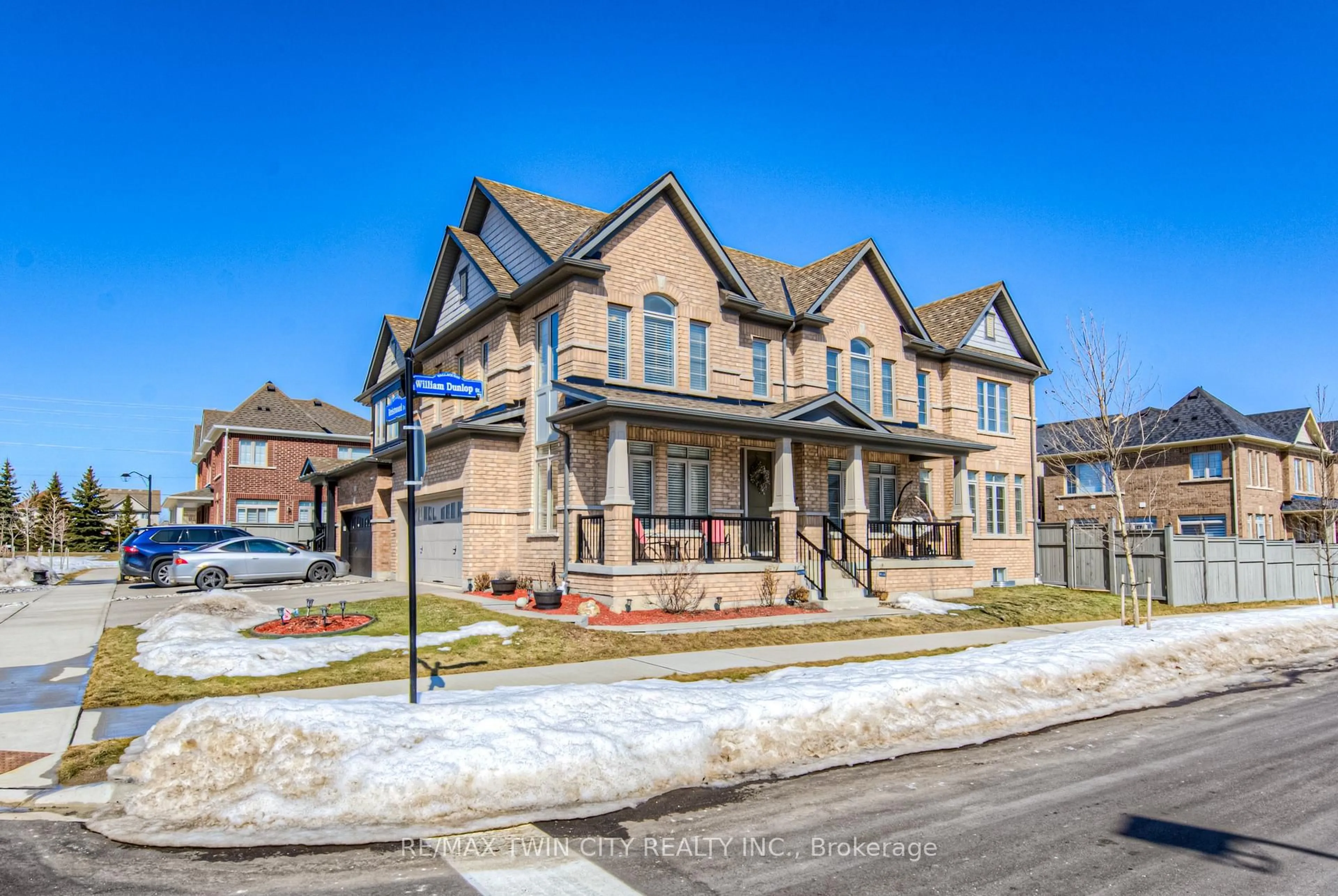 Home with brick exterior material, street for 39 Reistwood Dr, Kitchener Ontario N2R 0N8