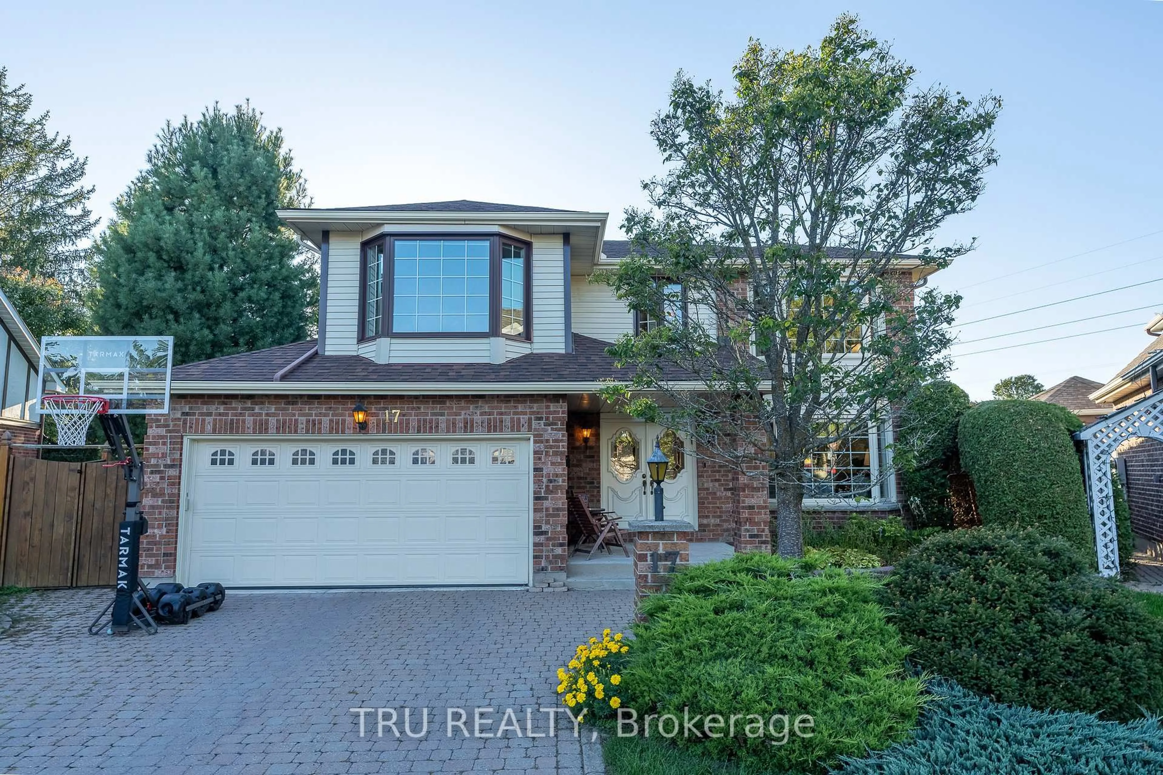 Home with brick exterior material, street for 17 Cullen Crt, Ottawa Ontario K2G 4Z2