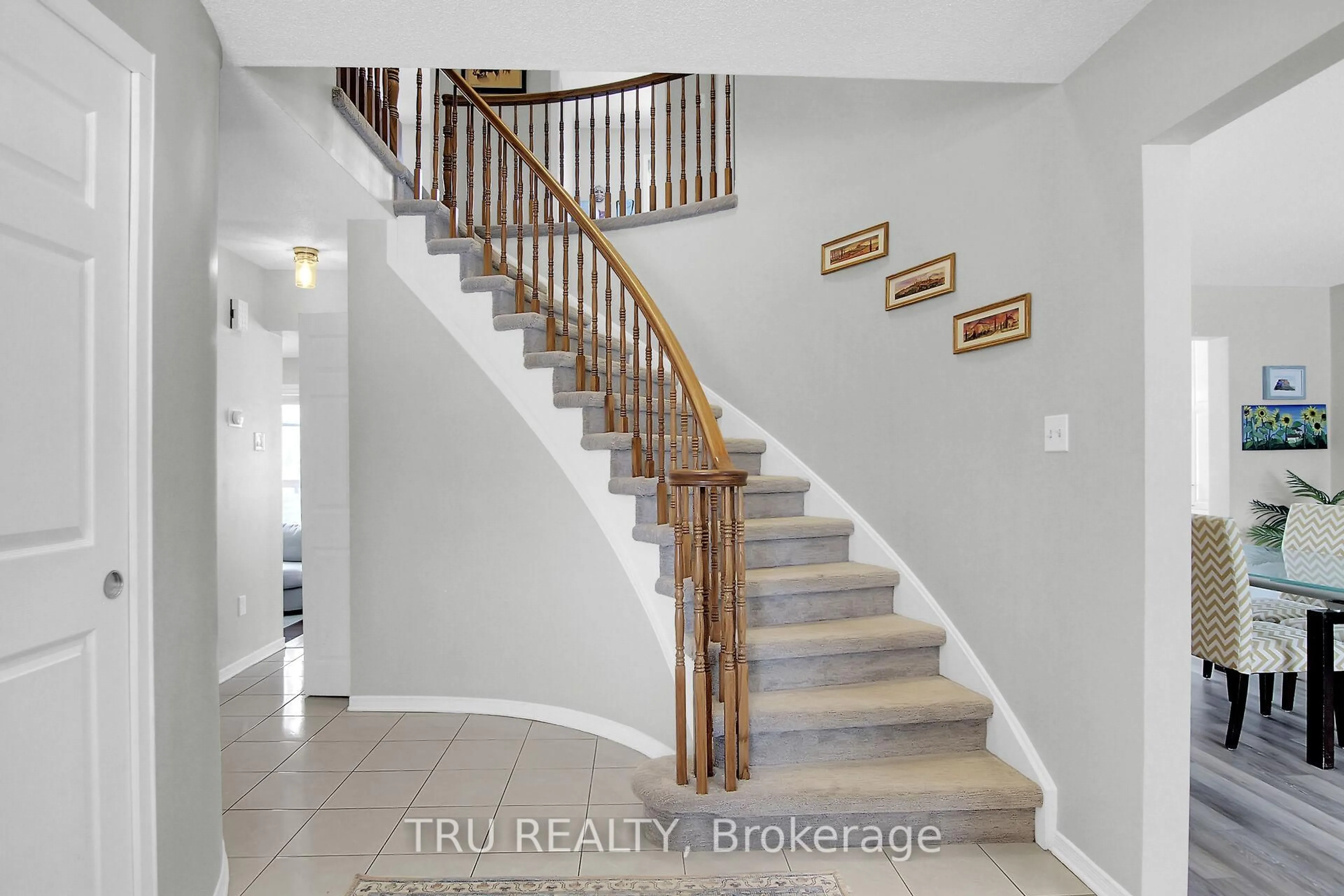 Stairs for 17 Cullen Crt, Ottawa Ontario K2G 4Z2