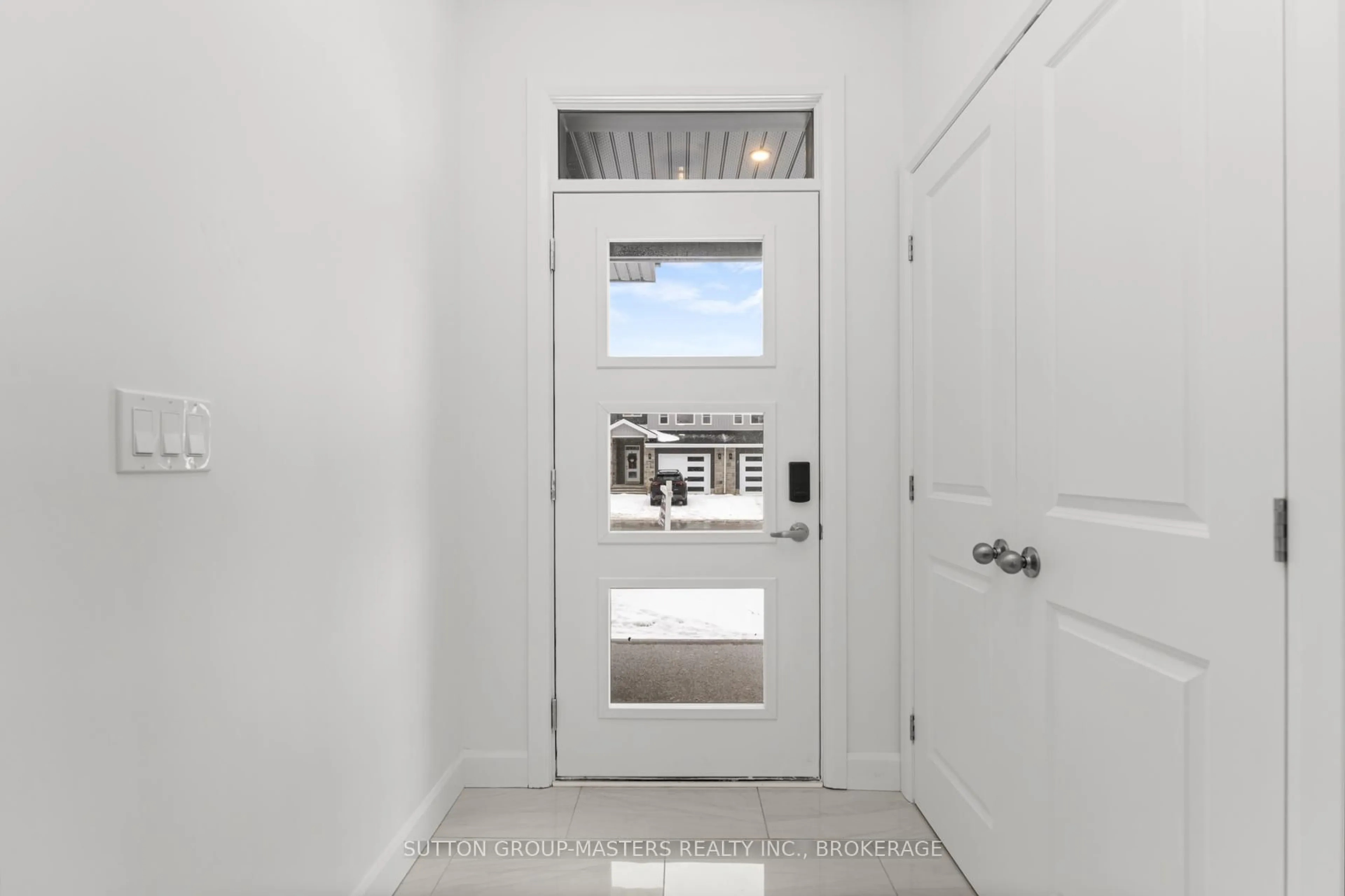 Indoor entryway for 208 Superior Dr, Loyalist Ontario K7N 0E5