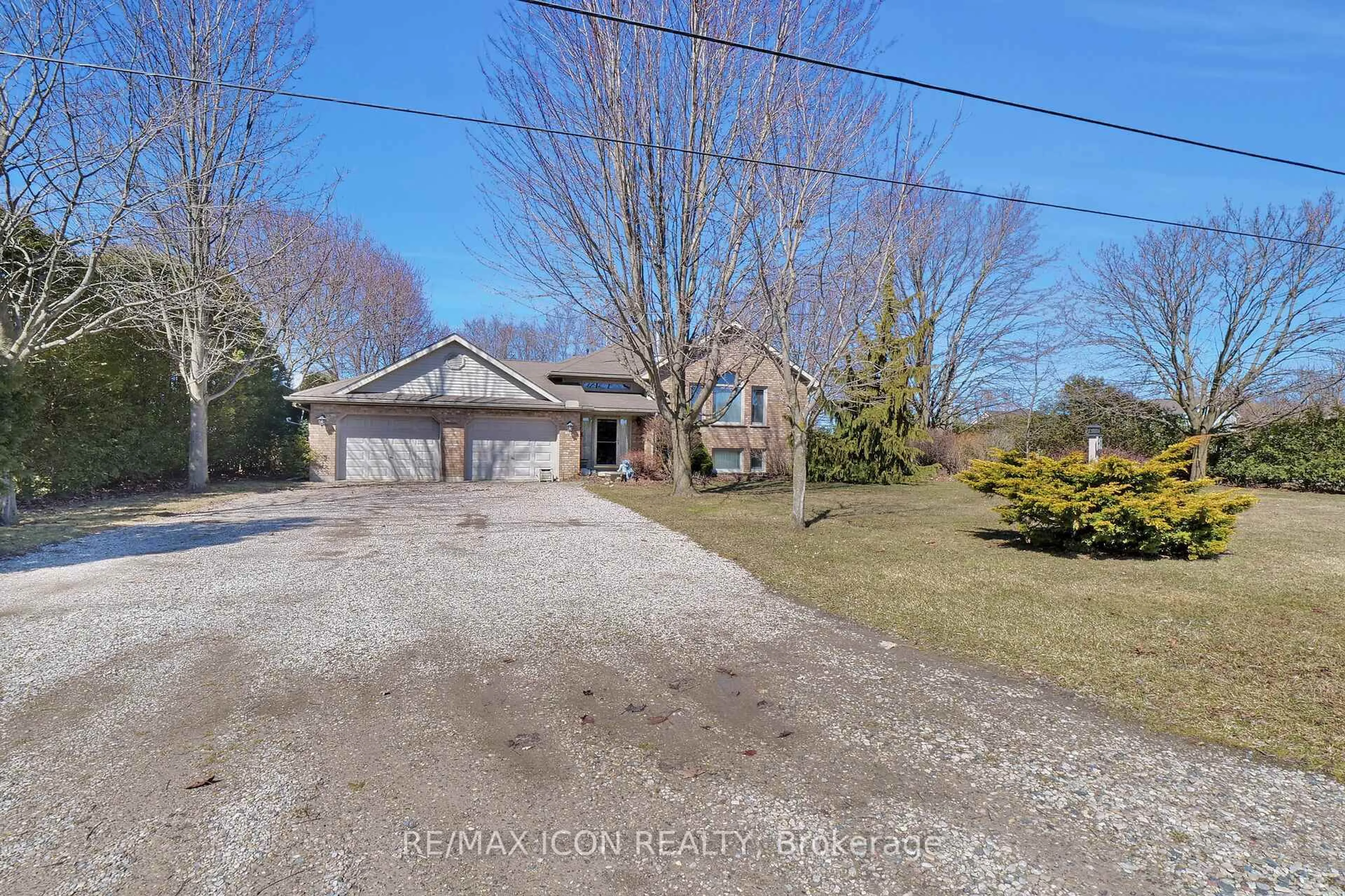 A pic from outside/outdoor area/front of a property/back of a property/a pic from drone, street for 21 Lunn Lane, Dutton/Dunwich Ontario N0L 2M0