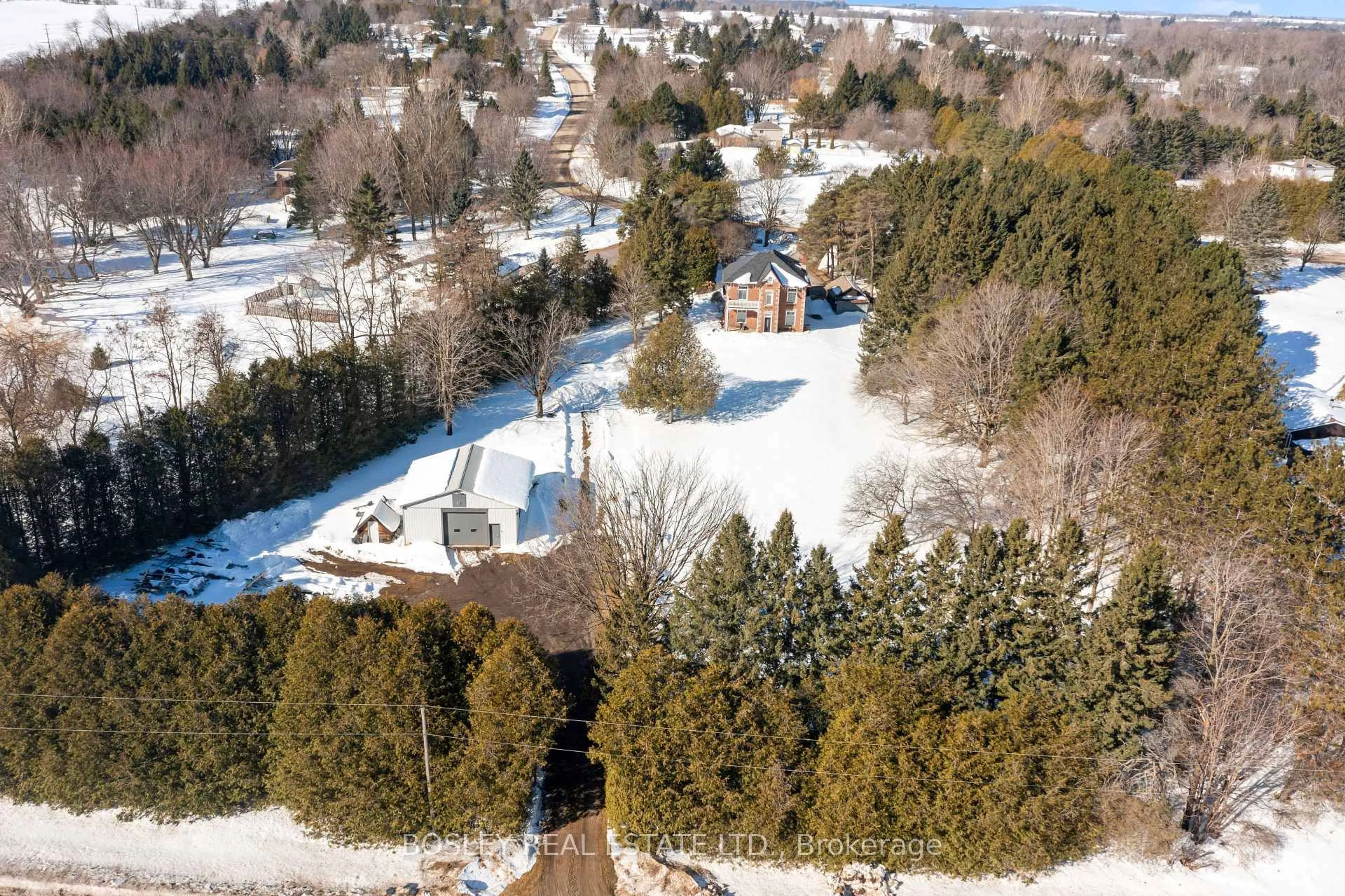 A pic from outside/outdoor area/front of a property/back of a property/a pic from drone, street for 34 McKibbon Ave, Amaranth Ontario L9W 2Z1