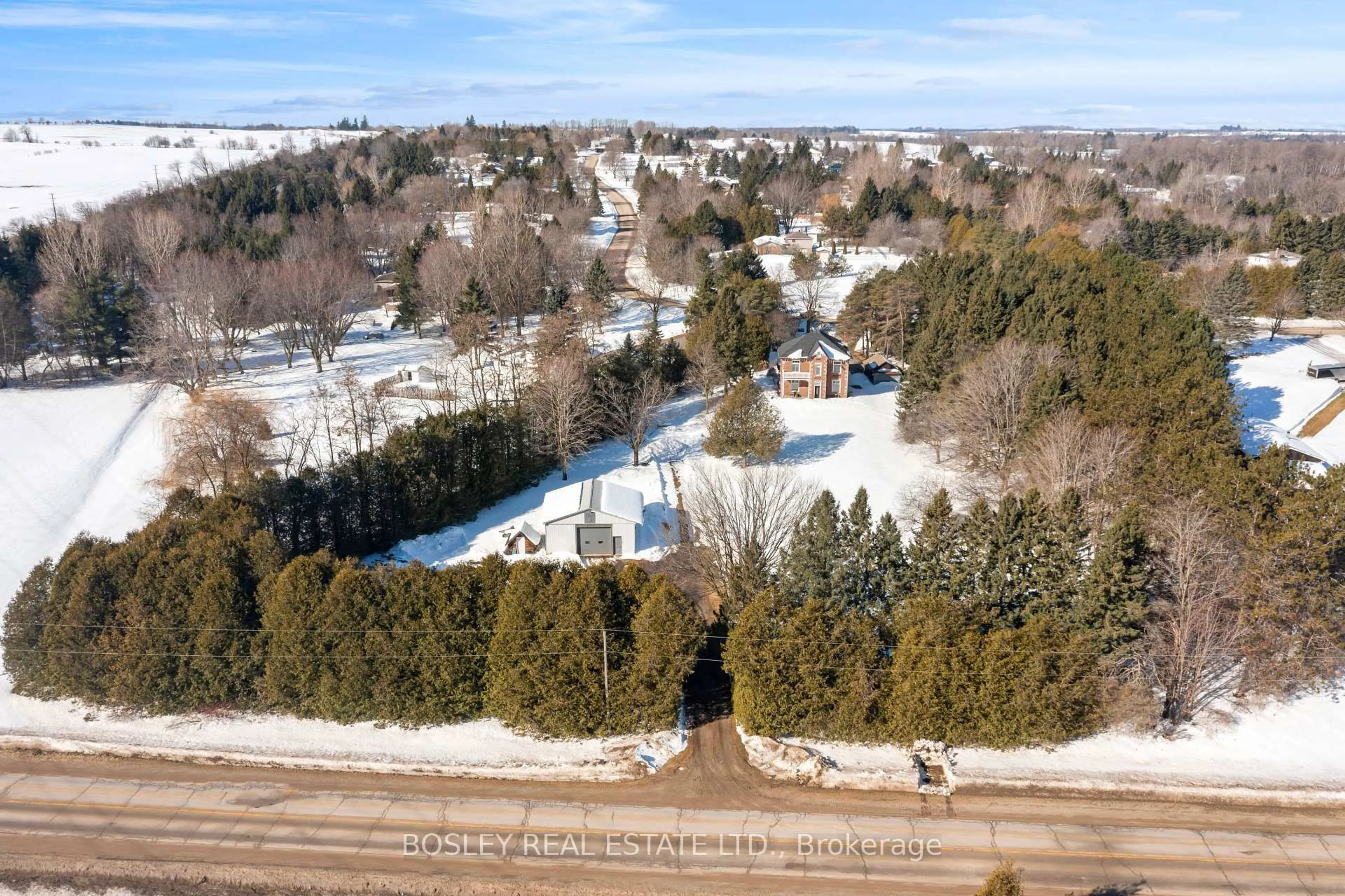 A pic from outside/outdoor area/front of a property/back of a property/a pic from drone, street for 34 McKibbon Ave, Amaranth Ontario L9W 2Z1