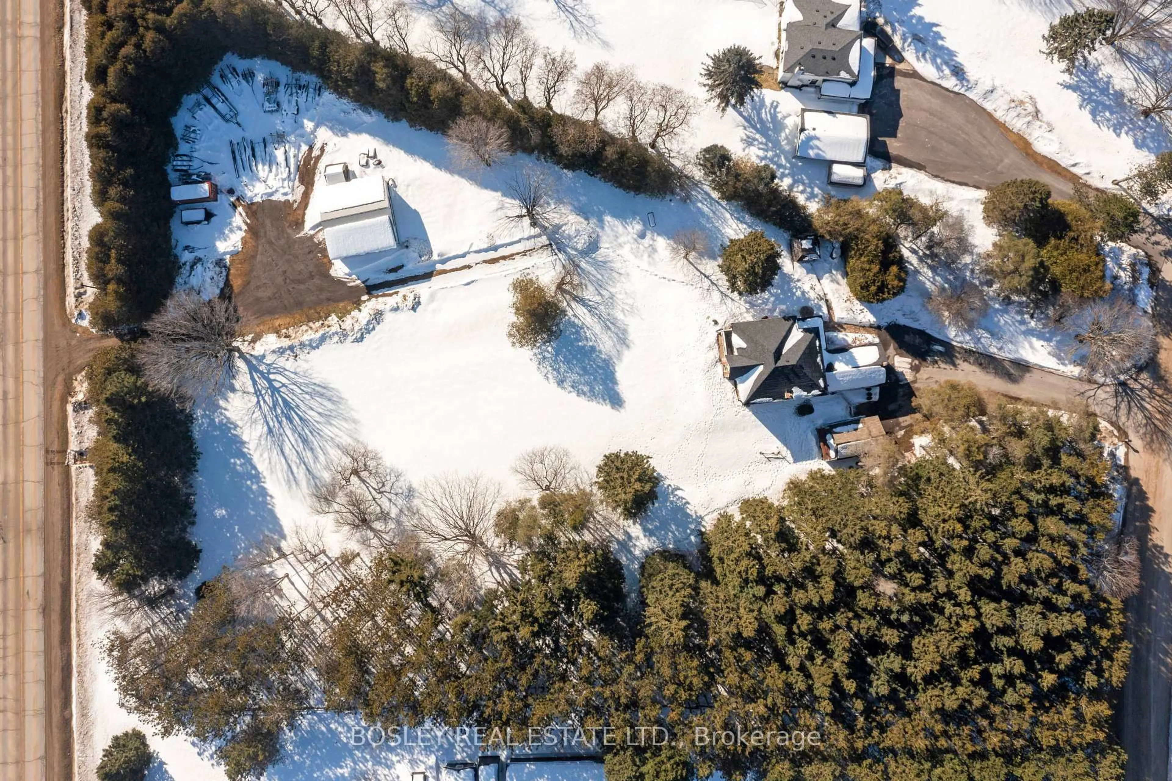 A pic from outside/outdoor area/front of a property/back of a property/a pic from drone, street for 34 McKibbon Ave, Amaranth Ontario L9W 2Z1