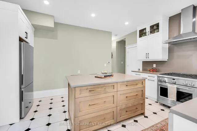 Additional property image - 444 Maple Ave