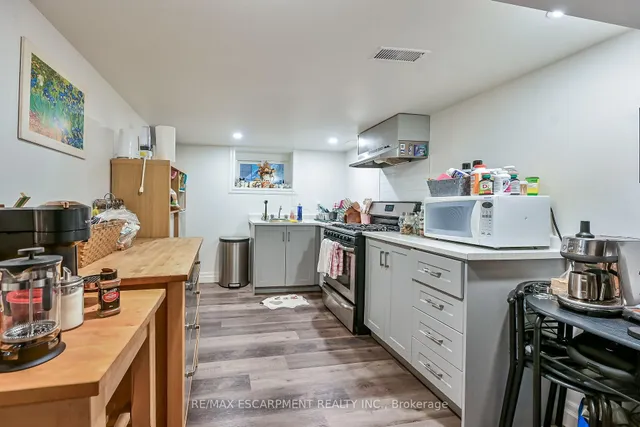 Additional property image - 444 Maple Ave