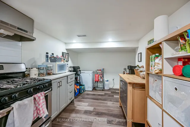 Additional property image - 444 Maple Ave