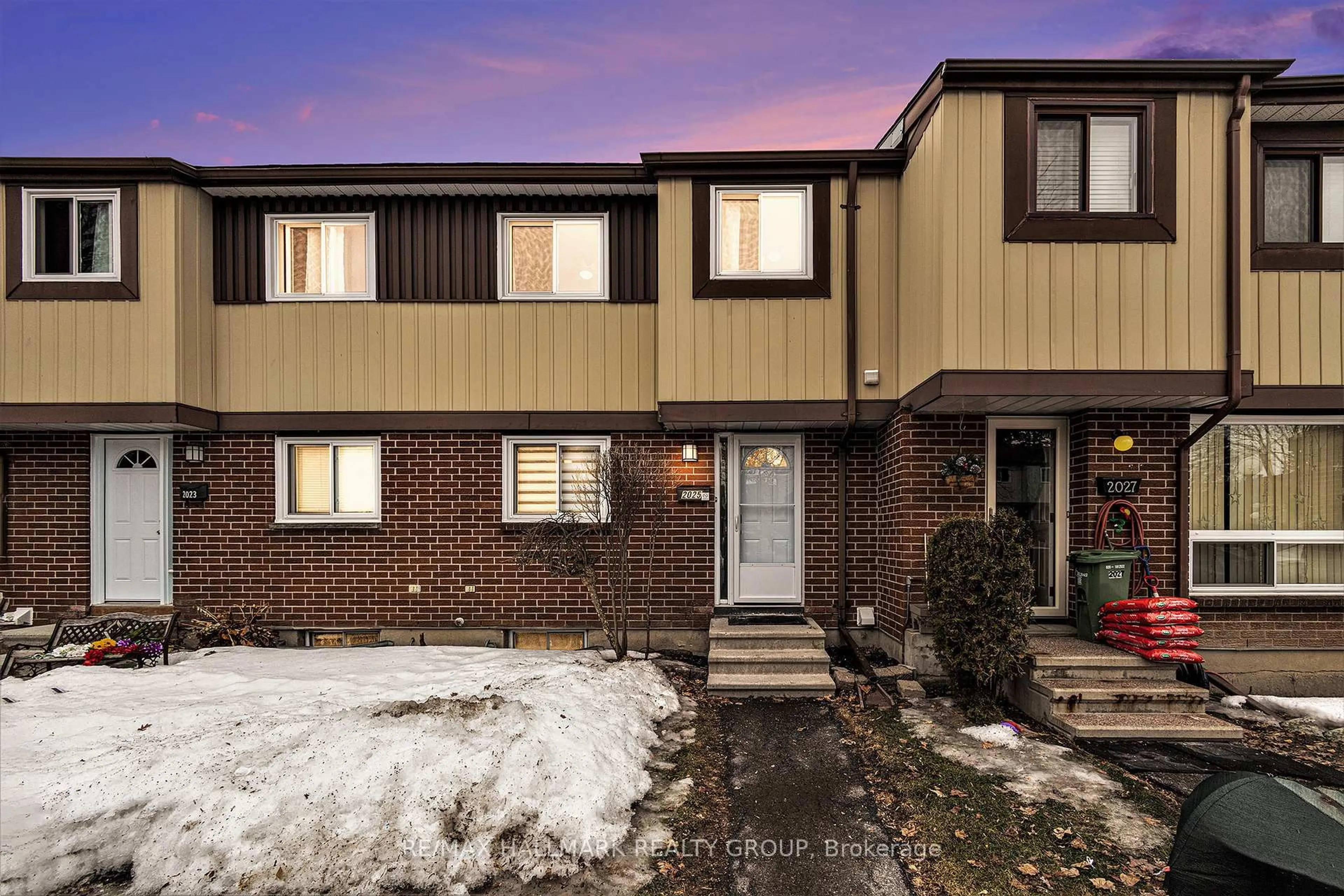 Home with brick exterior material, street for 2025 Kelden Cres, Ottawa Ontario K1B 4Y1