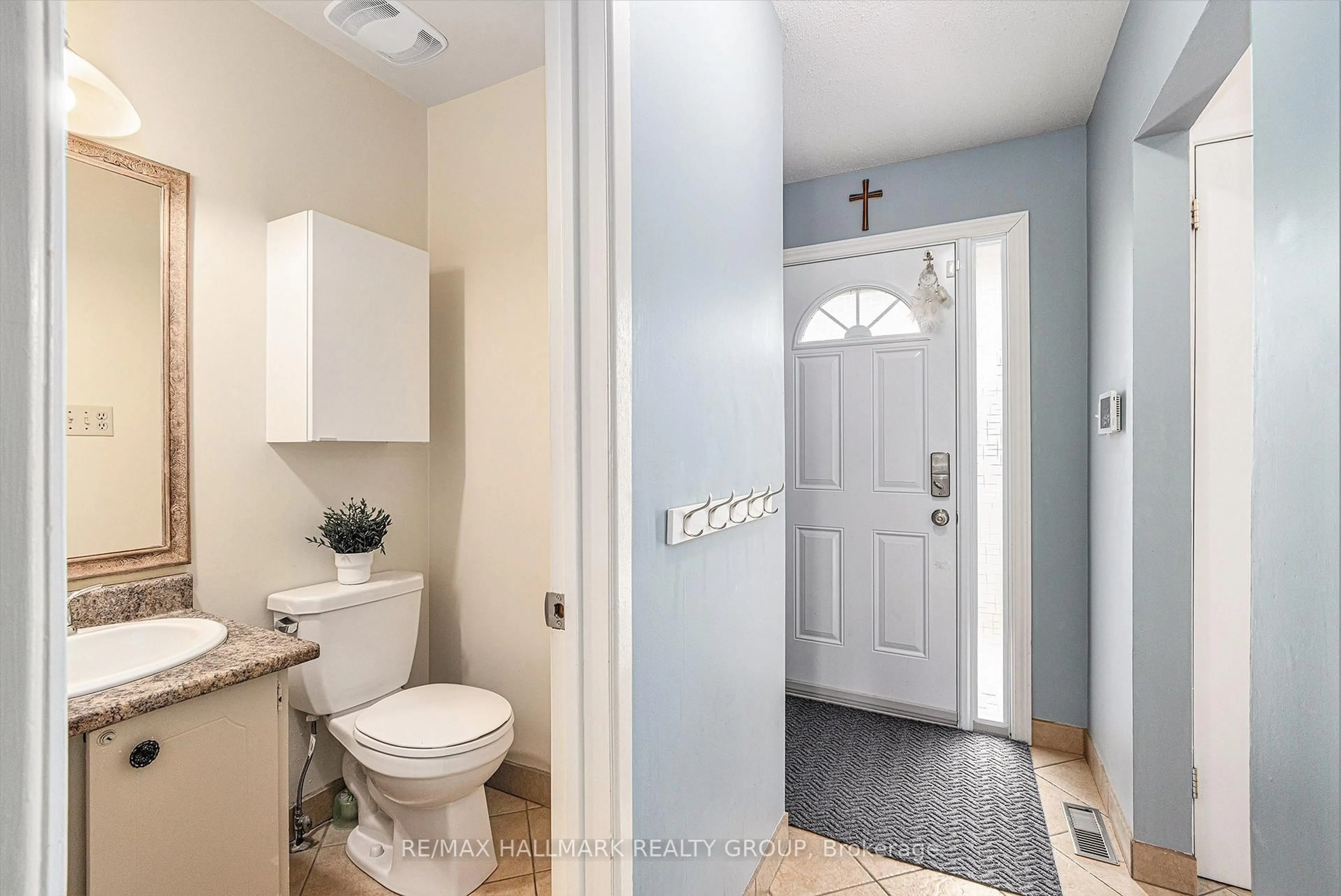 Standard bathroom, ceramic/tile floor for 2025 Kelden Cres, Ottawa Ontario K1B 4Y1