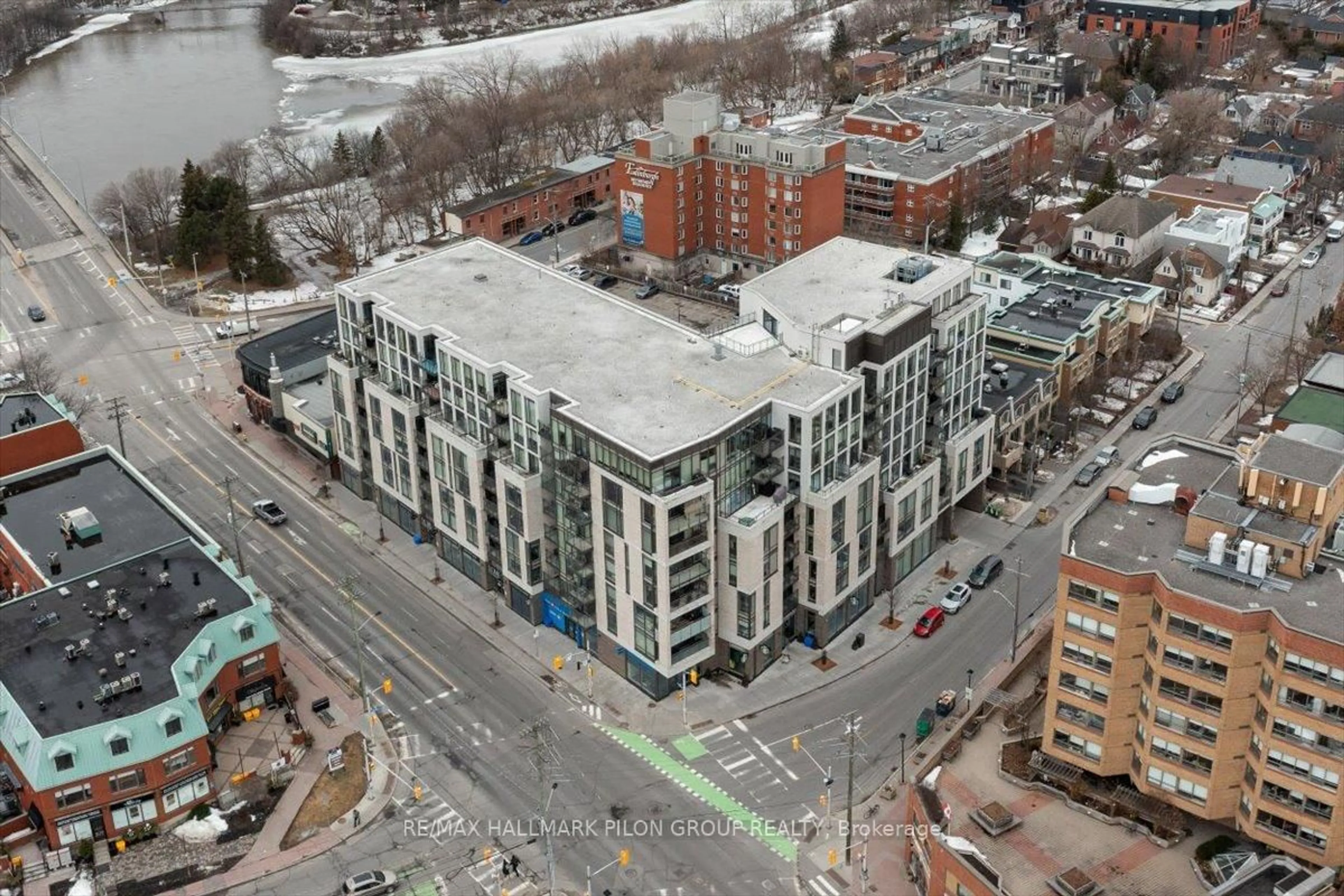 A pic from outside/outdoor area/front of a property/back of a property/a pic from drone, building for 411 Mackay St #204, Ottawa Ontario K1M 2K5