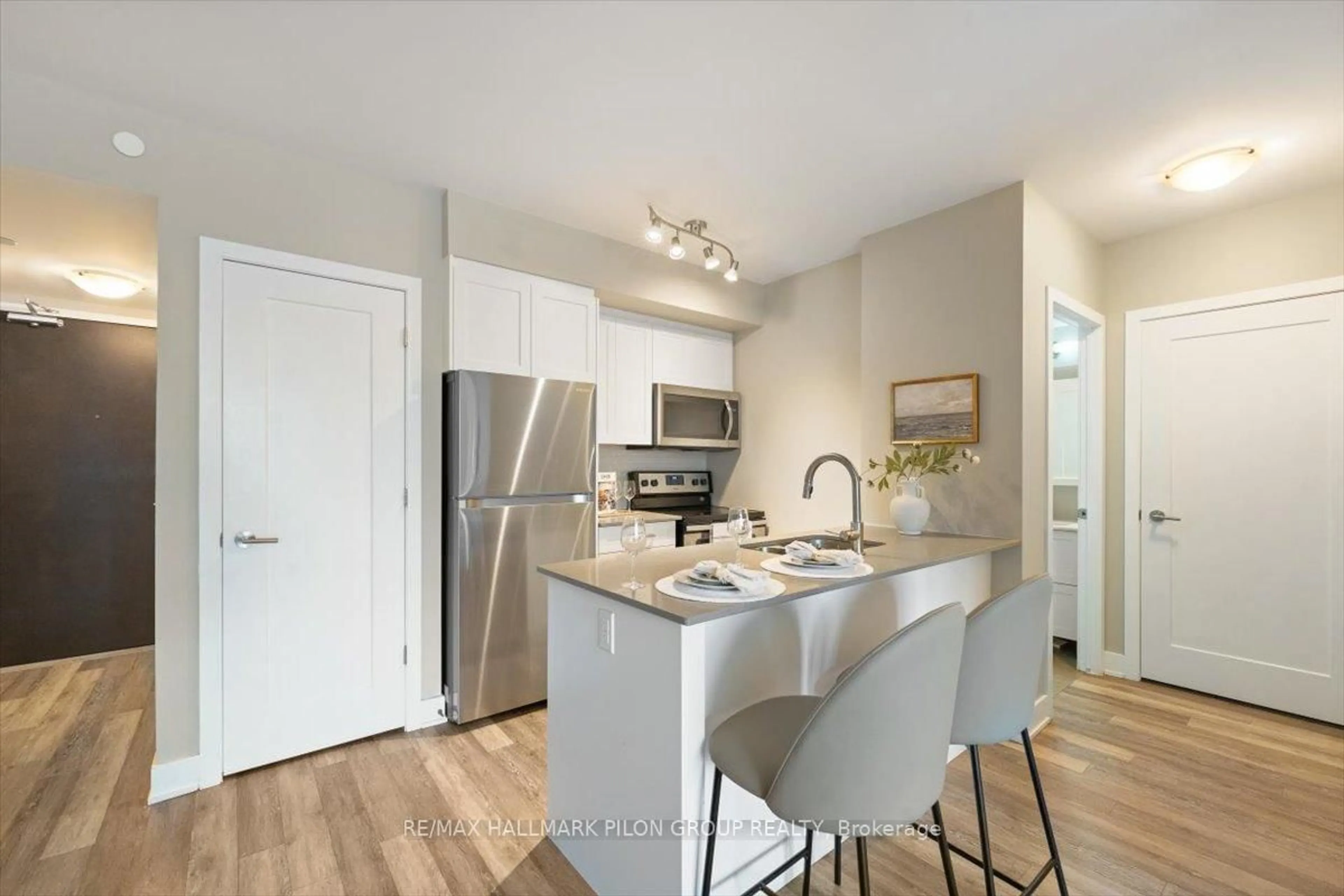 Open concept kitchen, unknown for 411 Mackay St #204, Ottawa Ontario K1M 2K5