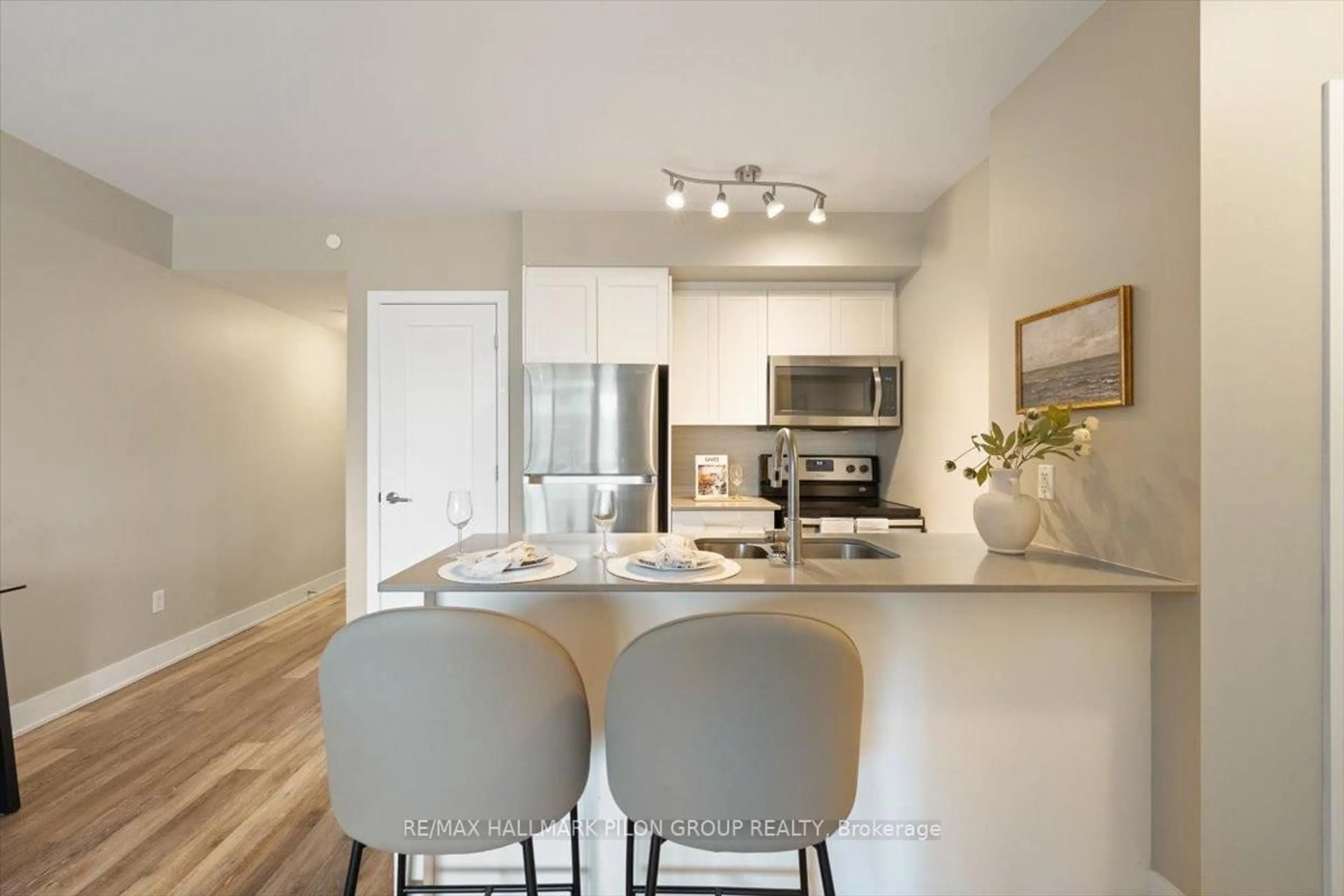 Open concept kitchen, unknown for 411 Mackay St #204, Ottawa Ontario K1M 2K5