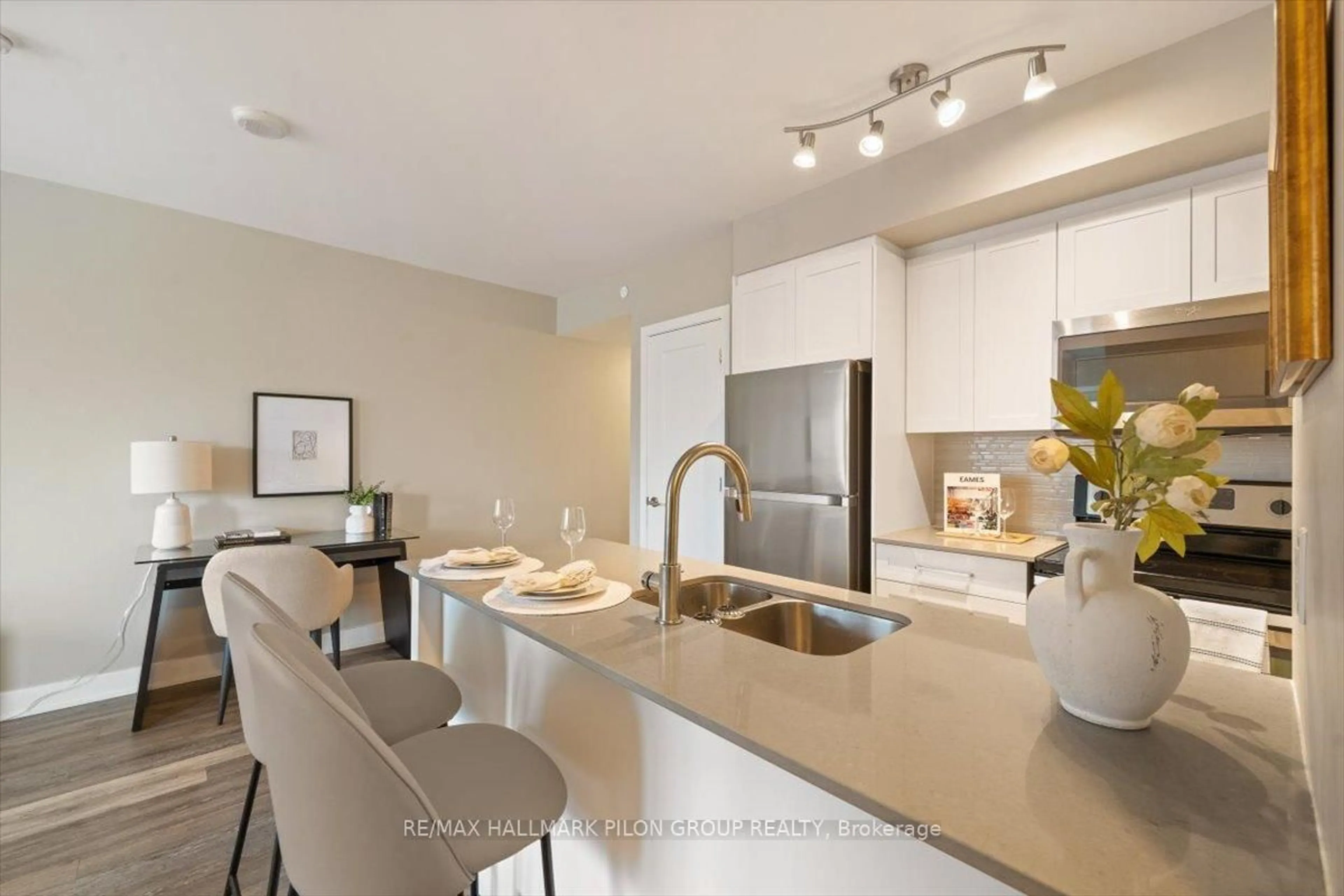 Open concept kitchen, unknown for 411 Mackay St #204, Ottawa Ontario K1M 2K5