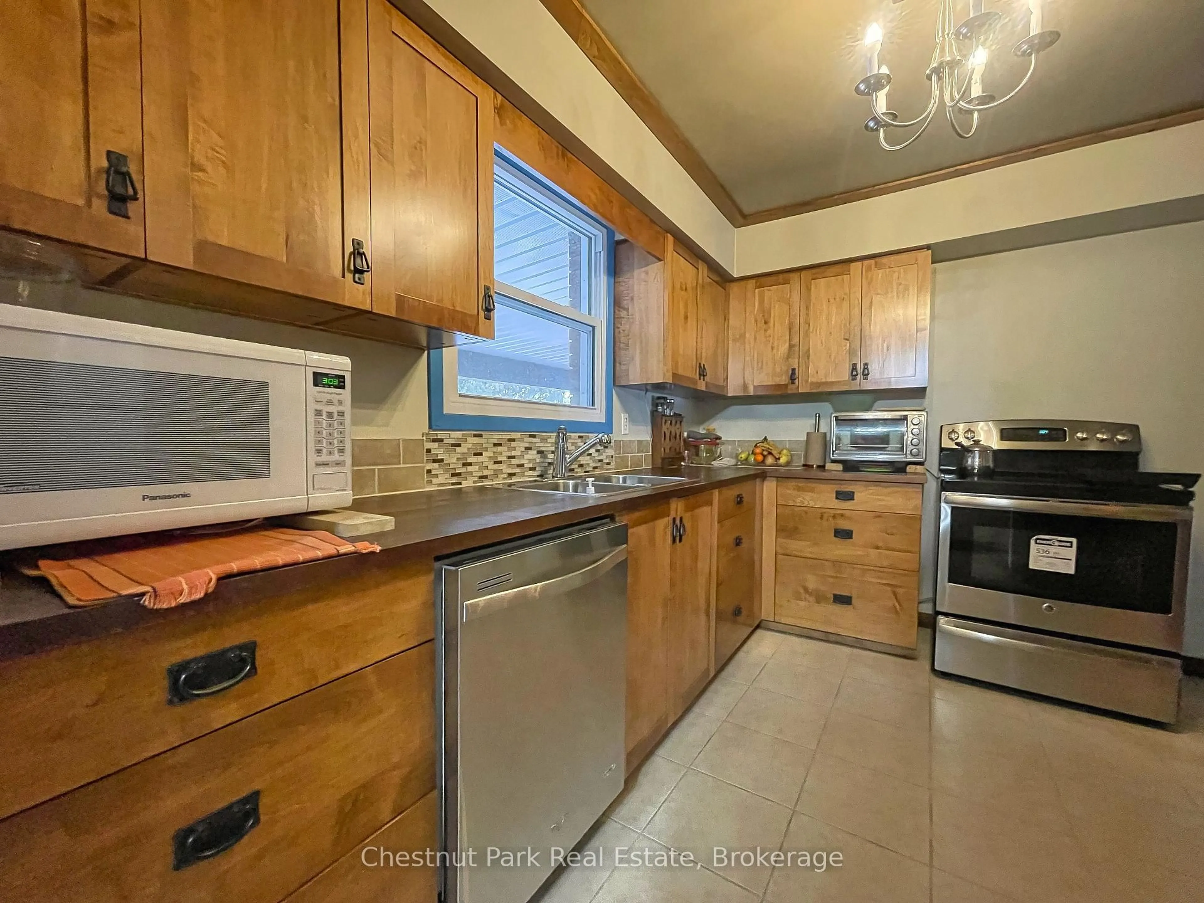 Standard kitchen, ceramic/tile floor for 542310 Concession 14 NDR, West Grey Ontario N0G 1R0
