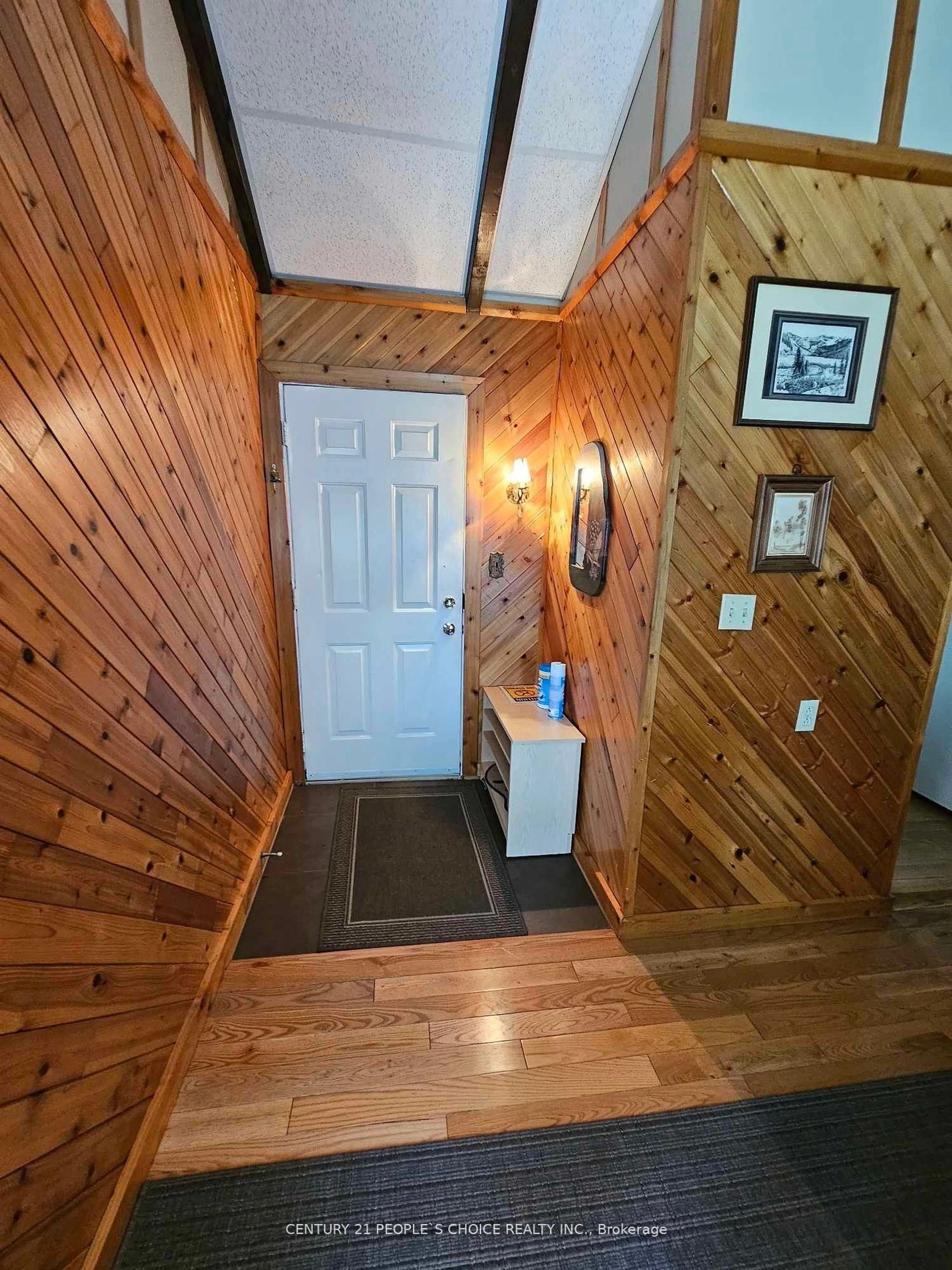 Indoor entryway for 123 Waterview Lane, Assiginack Ontario P0P 1N0