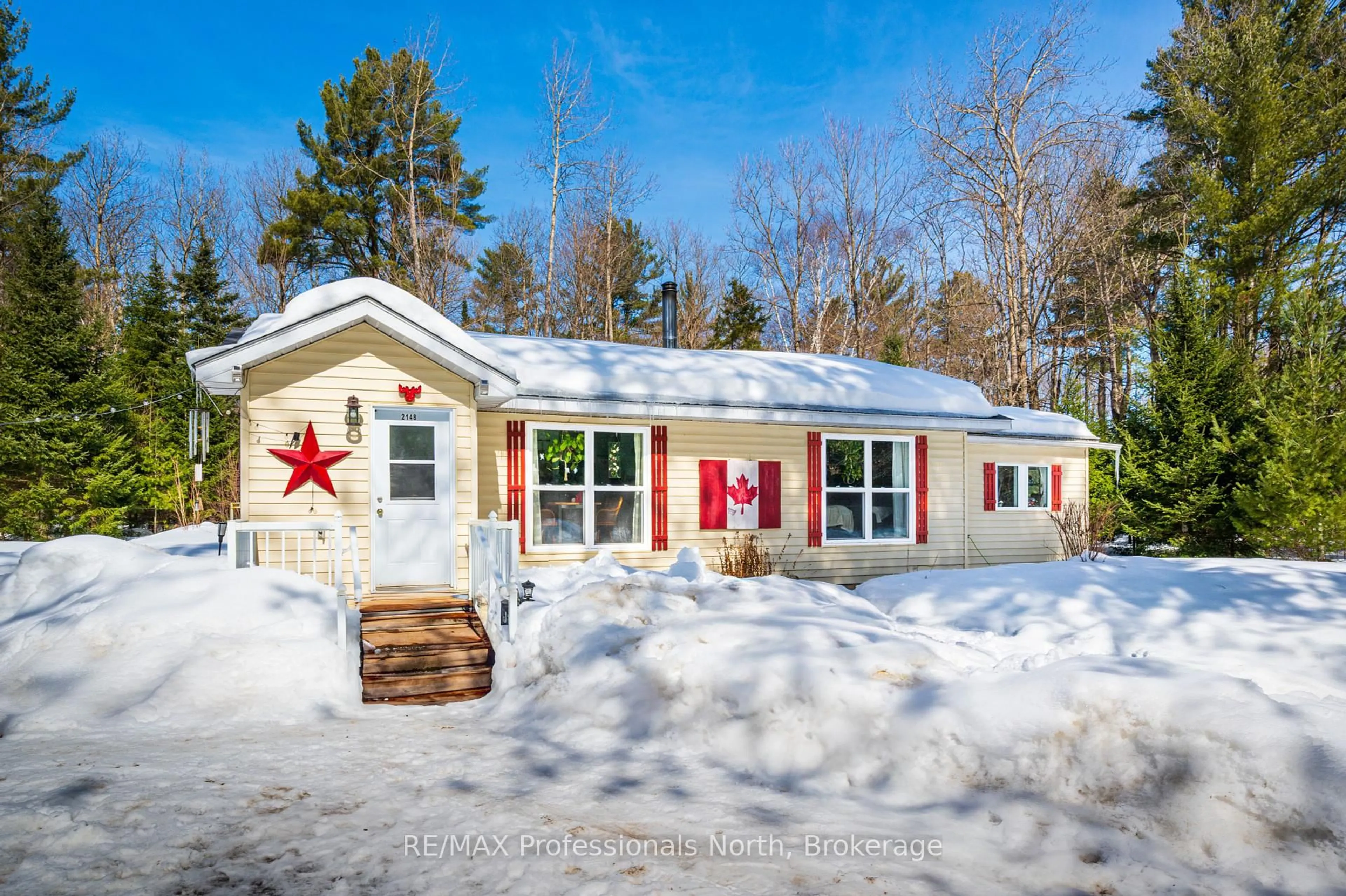 Home with vinyl exterior material, street for 2148 Chetwynd Rd, Burk's Falls Ontario P0A 1C0