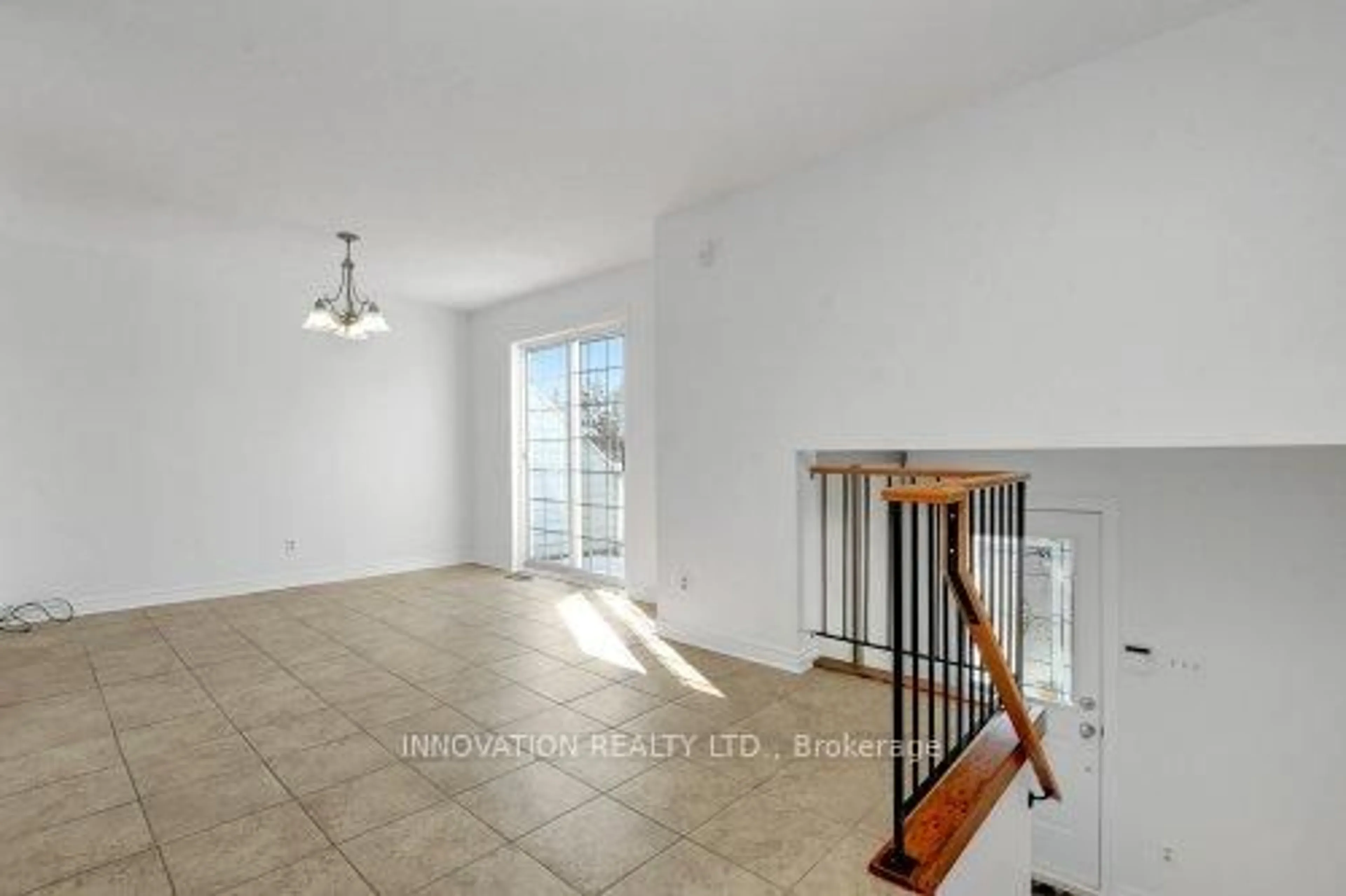 Indoor foyer for 131 Castlegreen Pvt N/A, Ottawa Ontario K1T 3N2