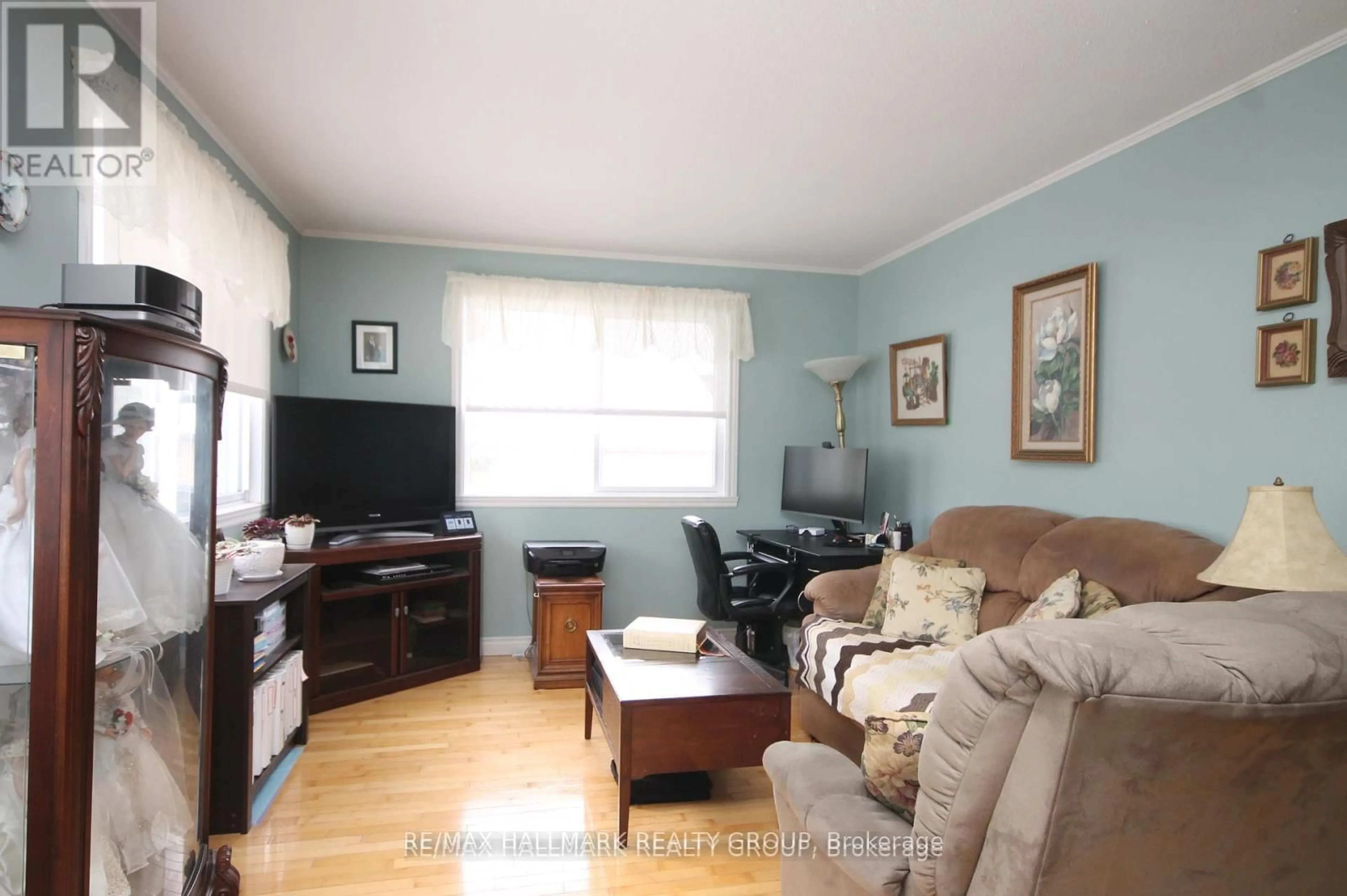 Living room with furniture, wood/laminate floor for 445 Victoria St, North Dundas Ontario K0C 2K0