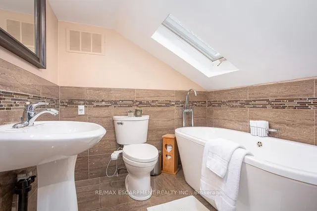 Additional property image - 61 Northcliffe Ave