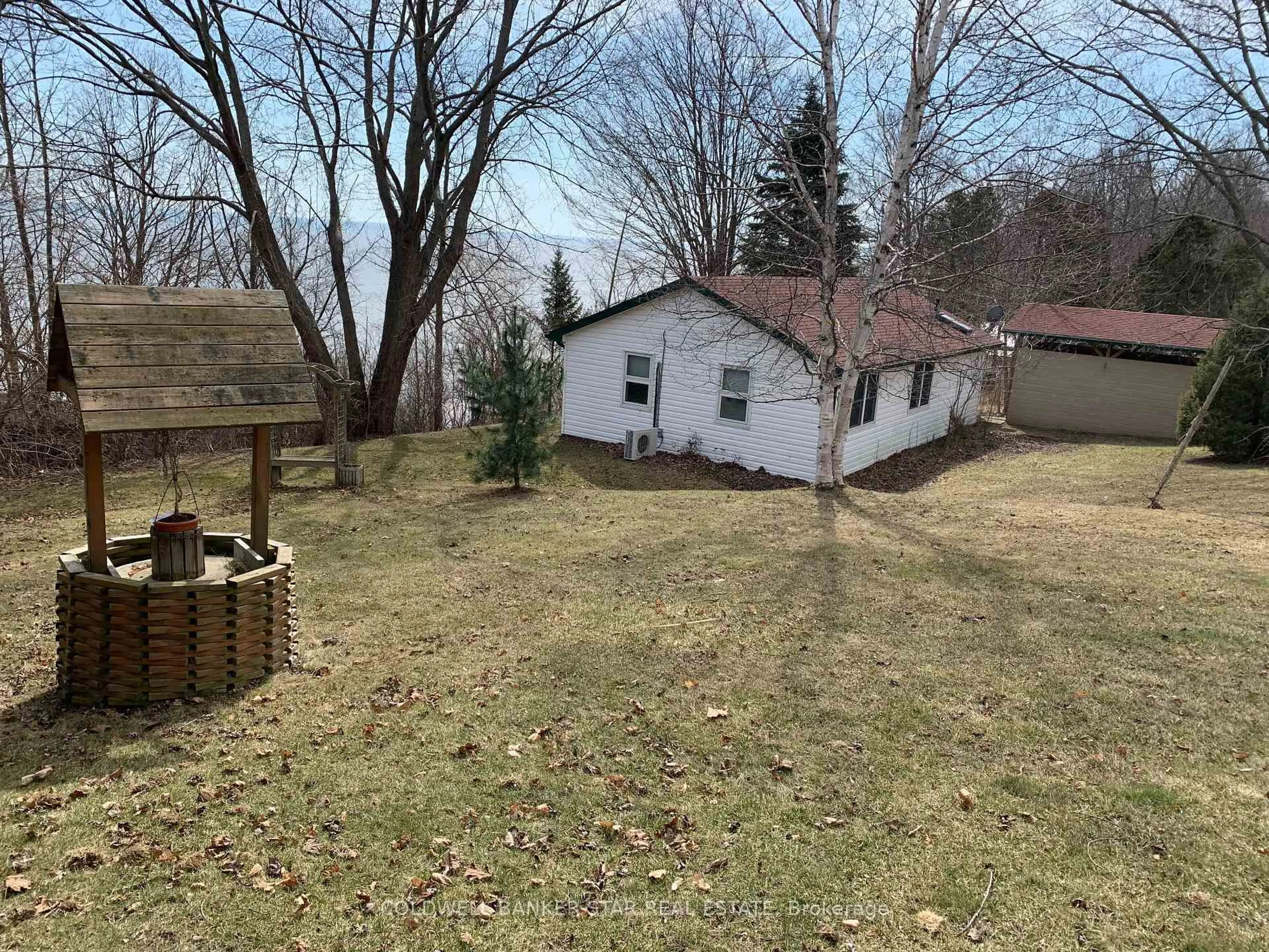 A pic from outside/outdoor area/front of a property/back of a property/a pic from drone, unknown for 6069 Grandview Rd, Dutton/Dunwich Ontario N0L 2M0