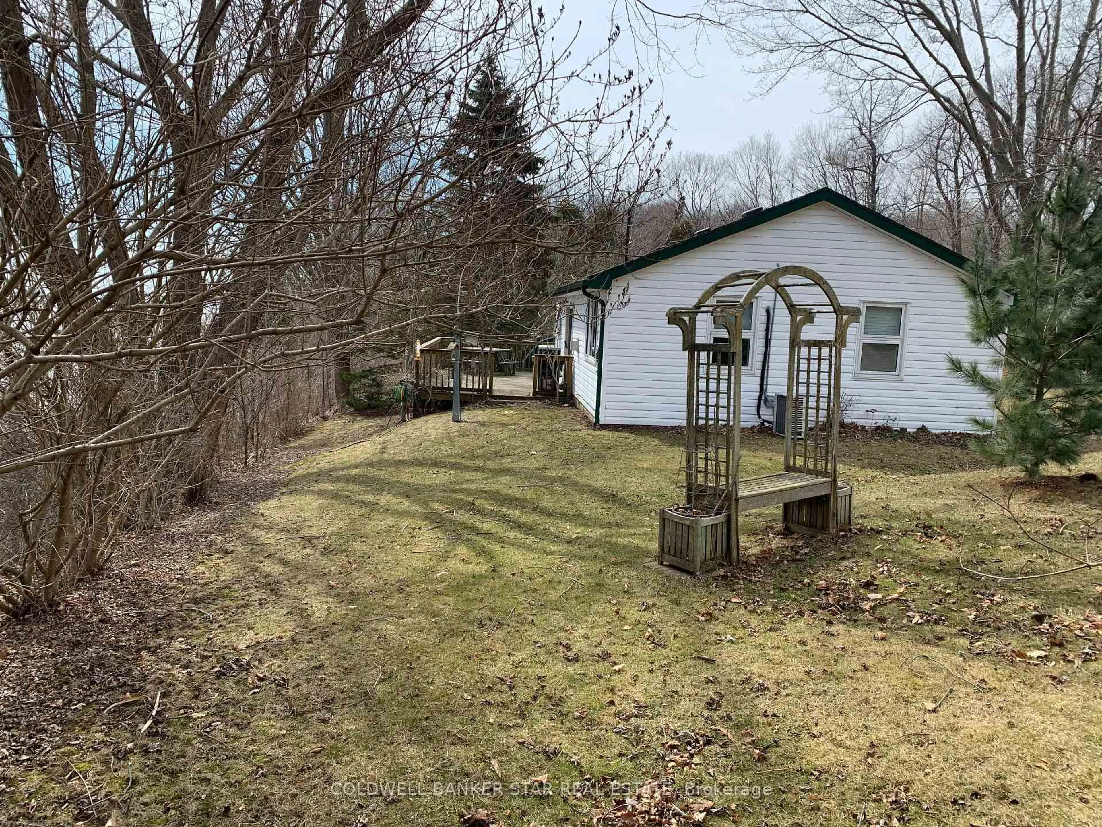 A pic from outside/outdoor area/front of a property/back of a property/a pic from drone, unknown for 6069 Grandview Rd, Dutton/Dunwich Ontario N0L 2M0