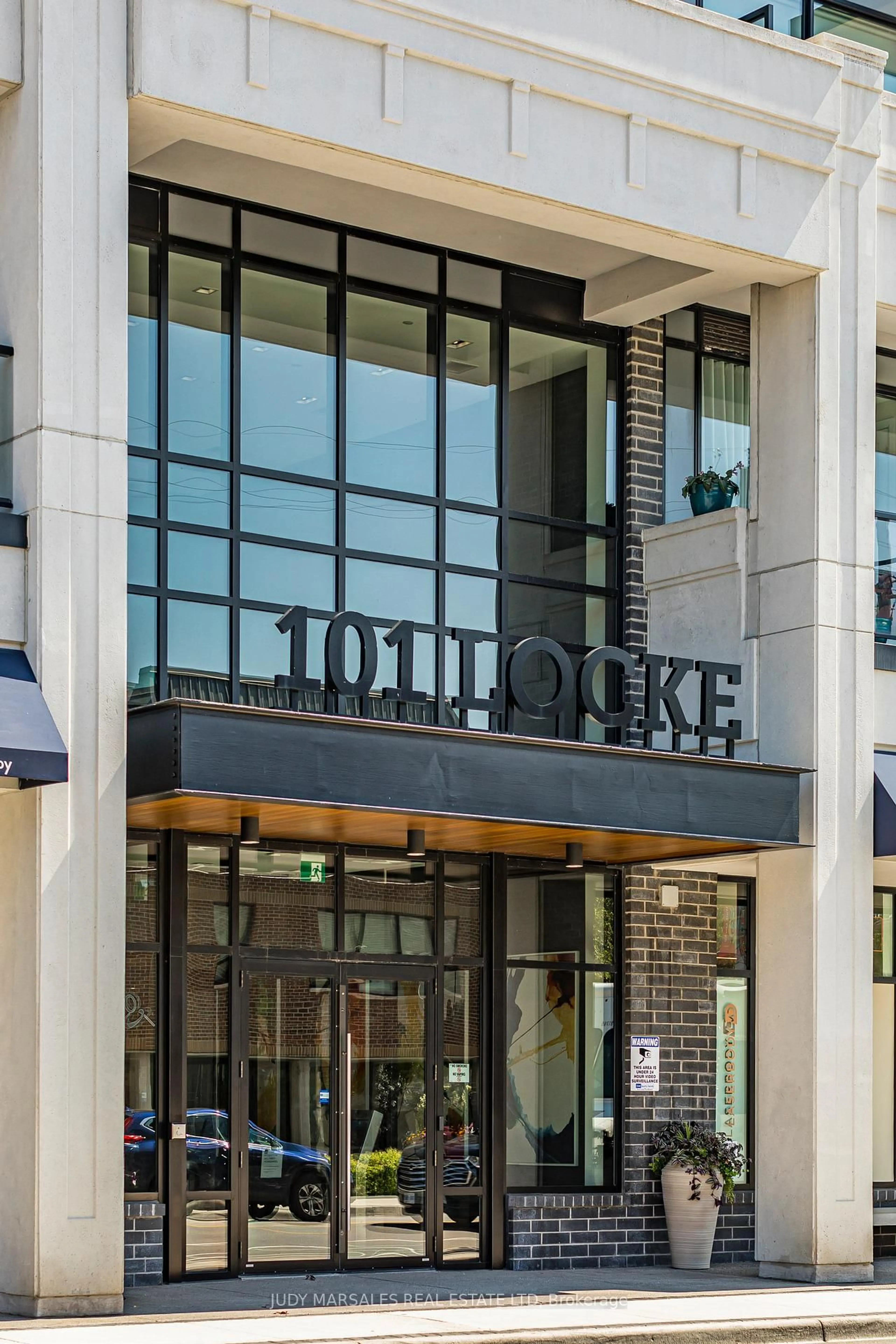 Lobby for 101 Locke St #504, Hamilton Ontario L8P 4A6