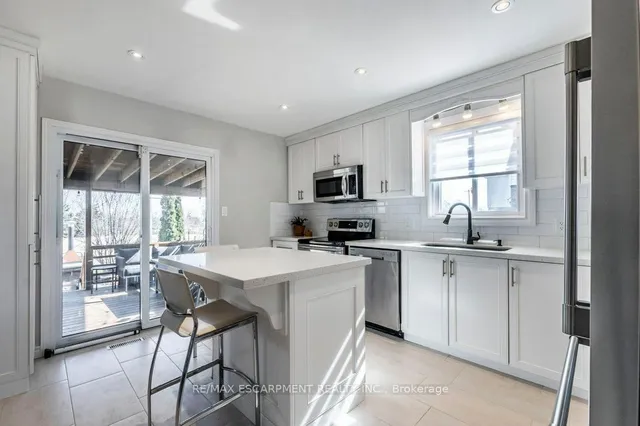Additional property image - 27 Grayrocks Ave