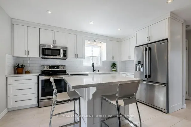 Additional property image - 27 Grayrocks Ave