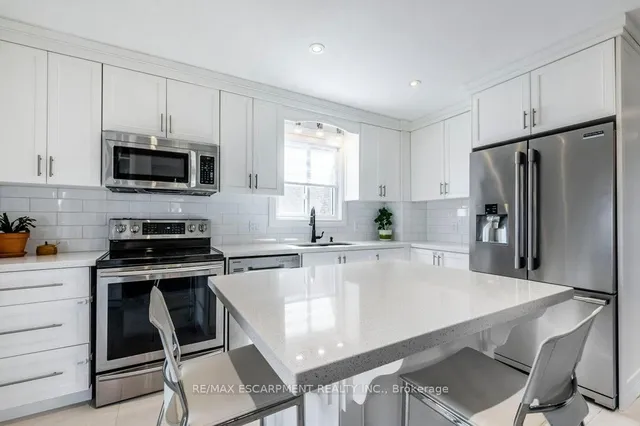 Additional property image - 27 Grayrocks Ave