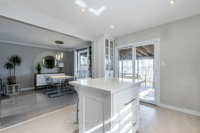 Additional property image - 27 Grayrocks Ave