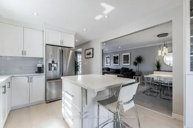 Additional property image - 27 Grayrocks Ave