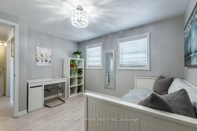 Additional property image - 27 Grayrocks Ave