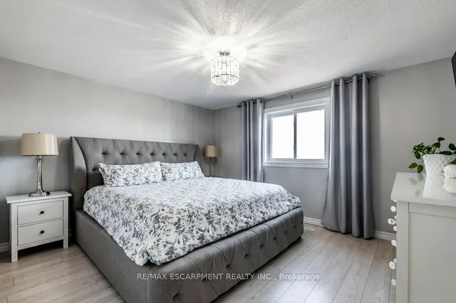 Additional property image - 27 Grayrocks Ave