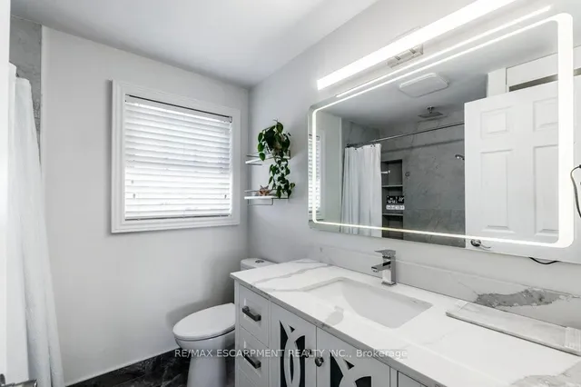 Additional property image - 27 Grayrocks Ave
