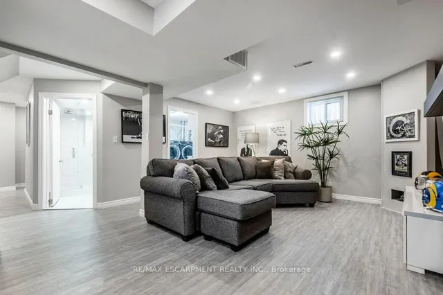 Additional property image - 27 Grayrocks Ave