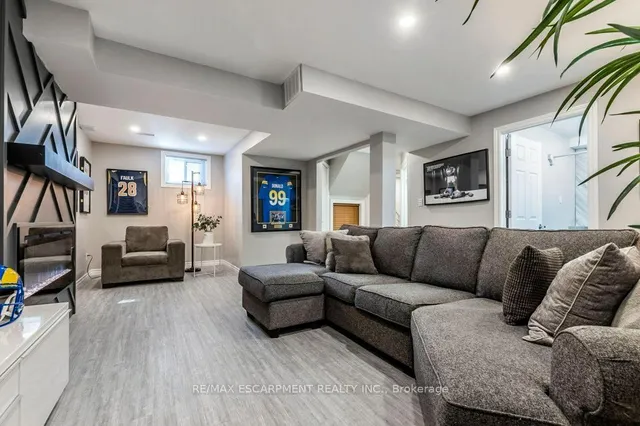 Additional property image - 27 Grayrocks Ave