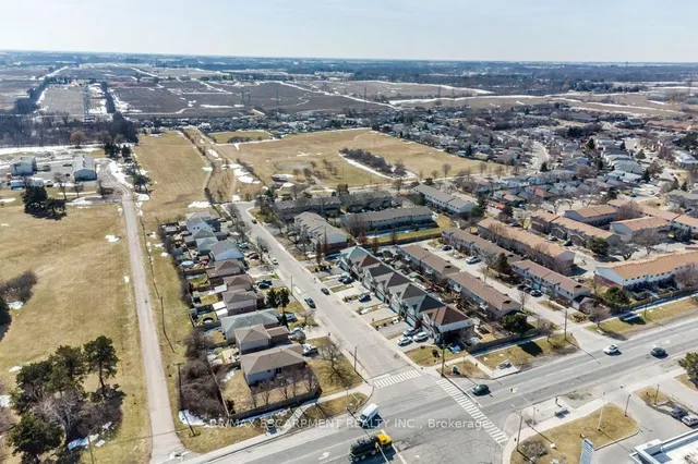 Additional property image - 27 Grayrocks Ave