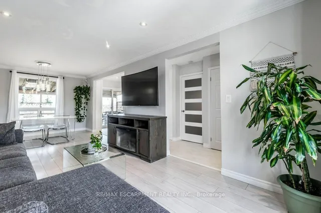 Additional property image - 27 Grayrocks Ave