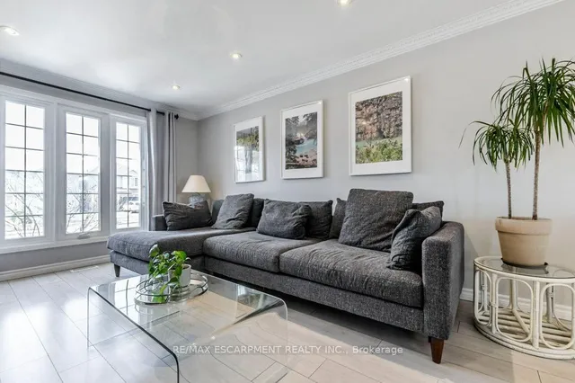 Additional property image - 27 Grayrocks Ave