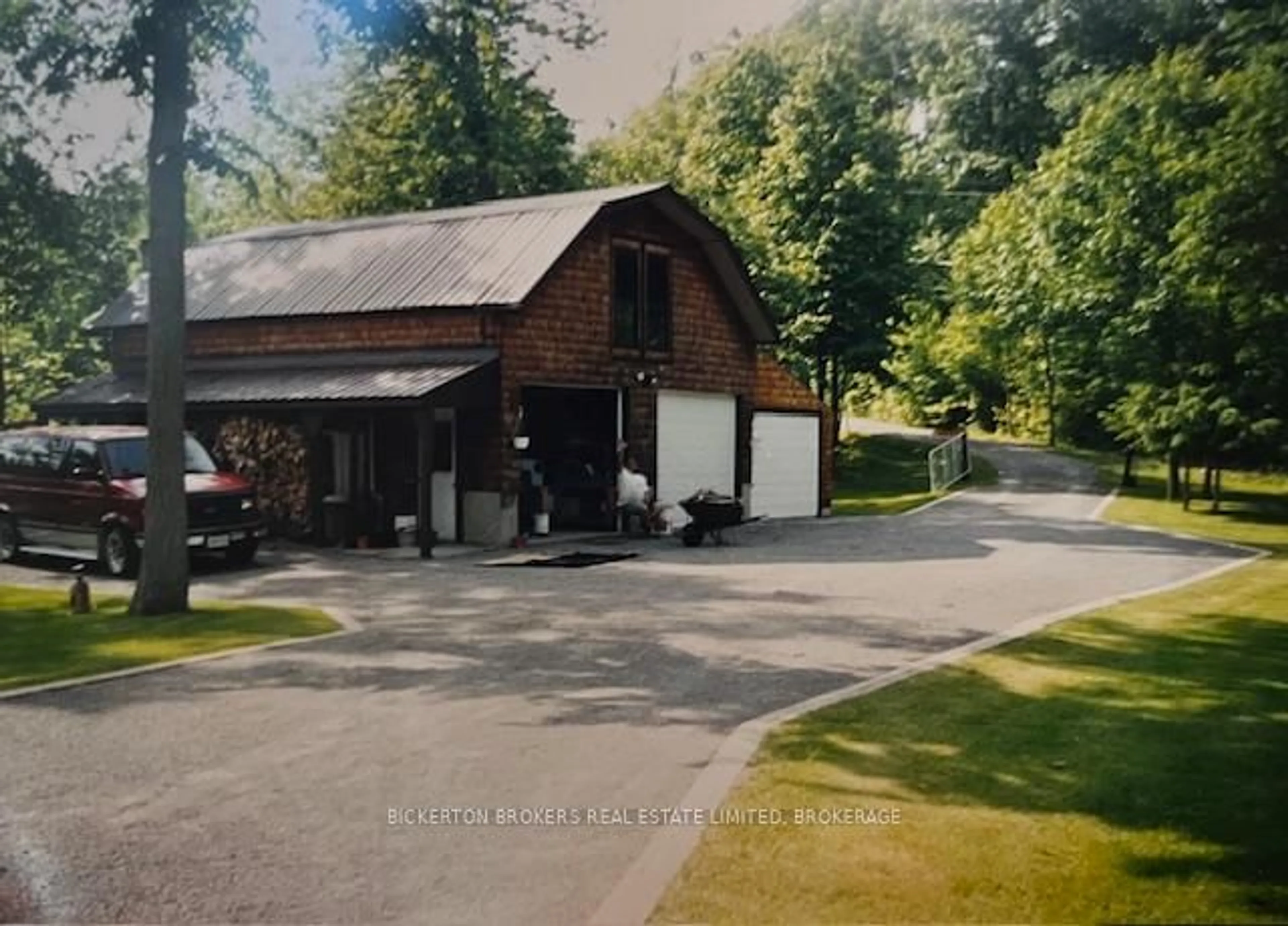 A pic from outside/outdoor area/front of a property/back of a property/a pic from drone, street for 851 Rideauwood Lane, Lyndhurst Ontario K0E 1N0