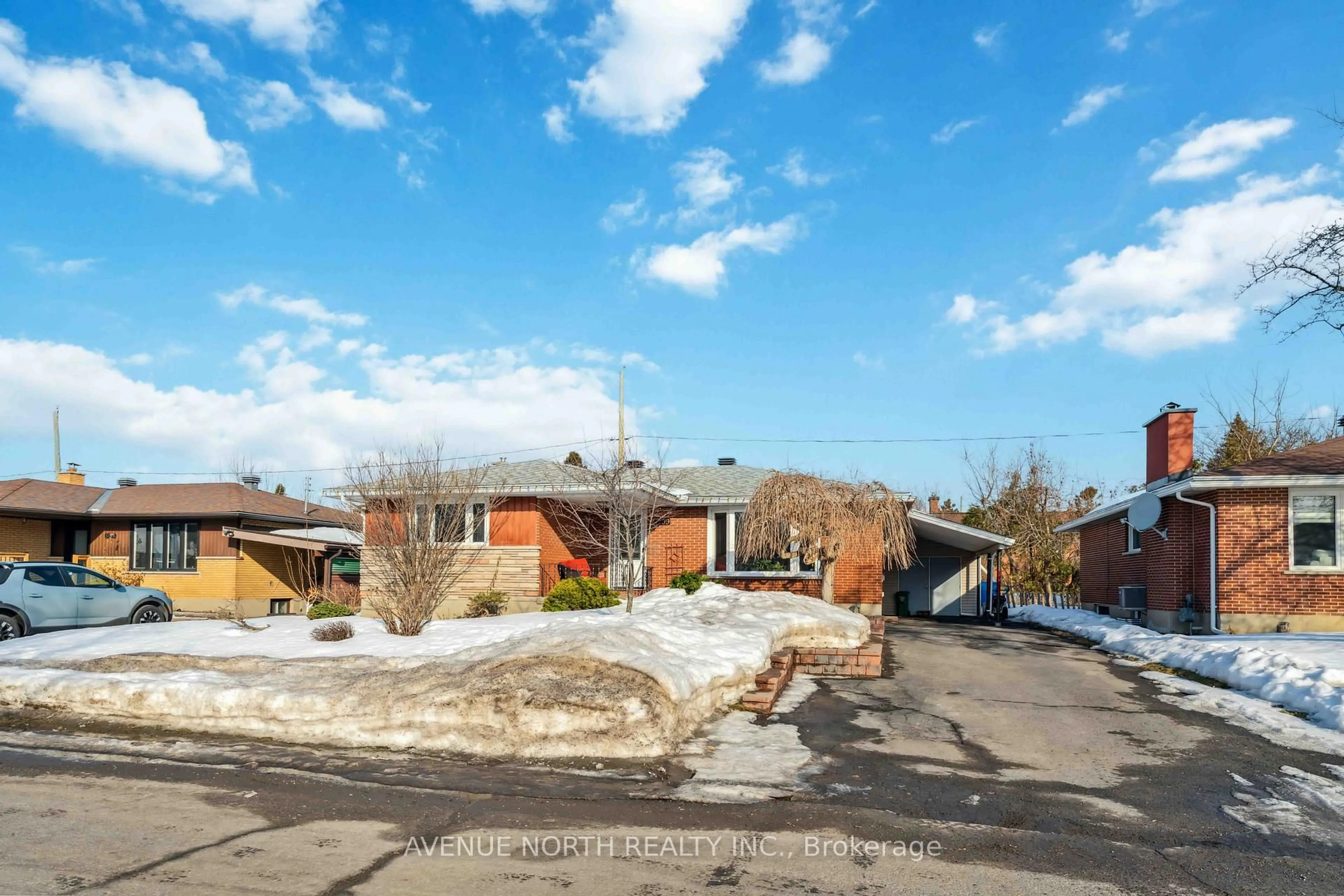 A pic from outside/outdoor area/front of a property/back of a property/a pic from drone, street for 1299 Notting Hill Ave, Ottawa Ontario K1V 6T5