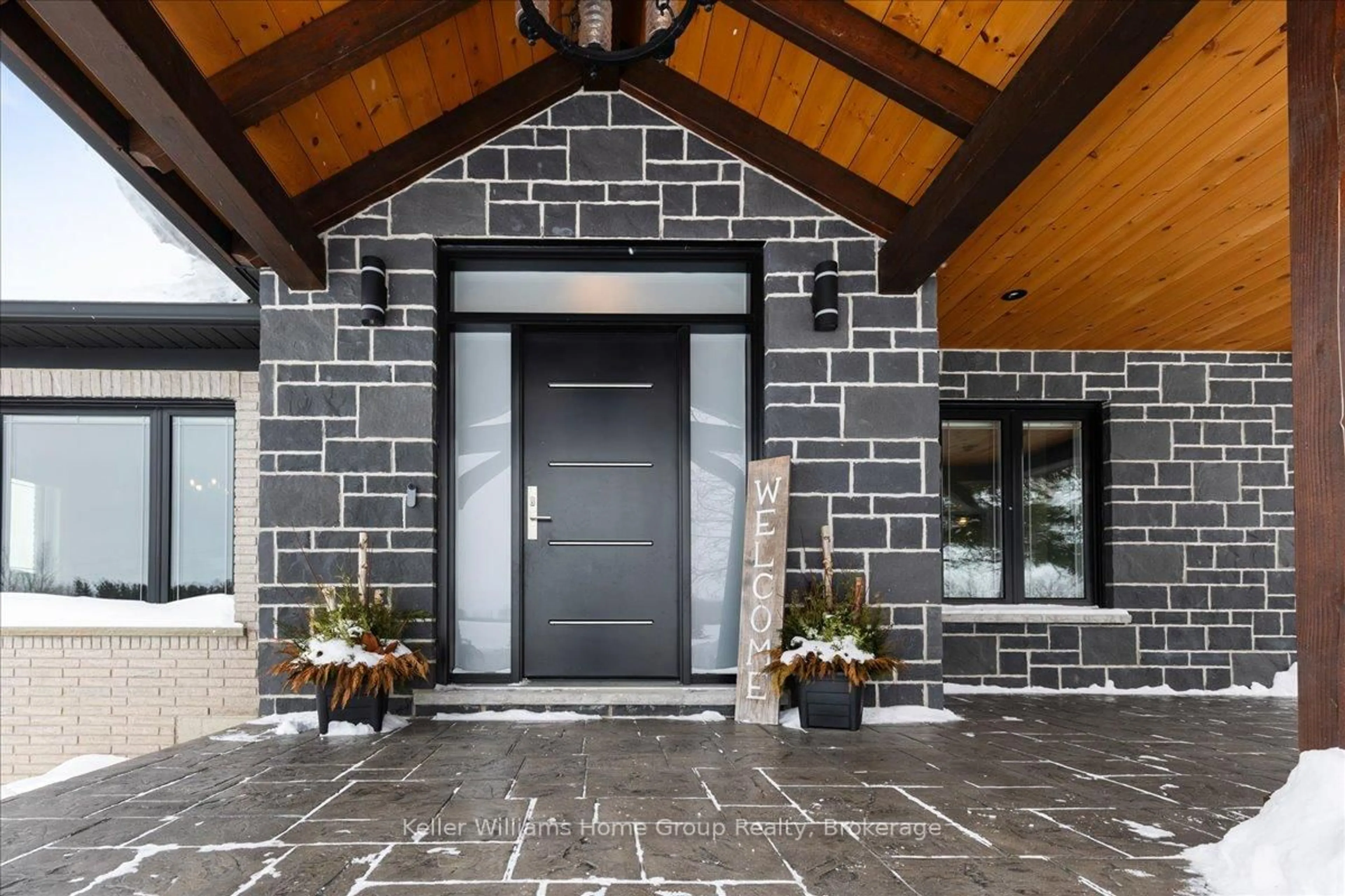 Indoor entryway for 6817 Wellington  9 Rd, Mapleton Ontario N0K 2K0