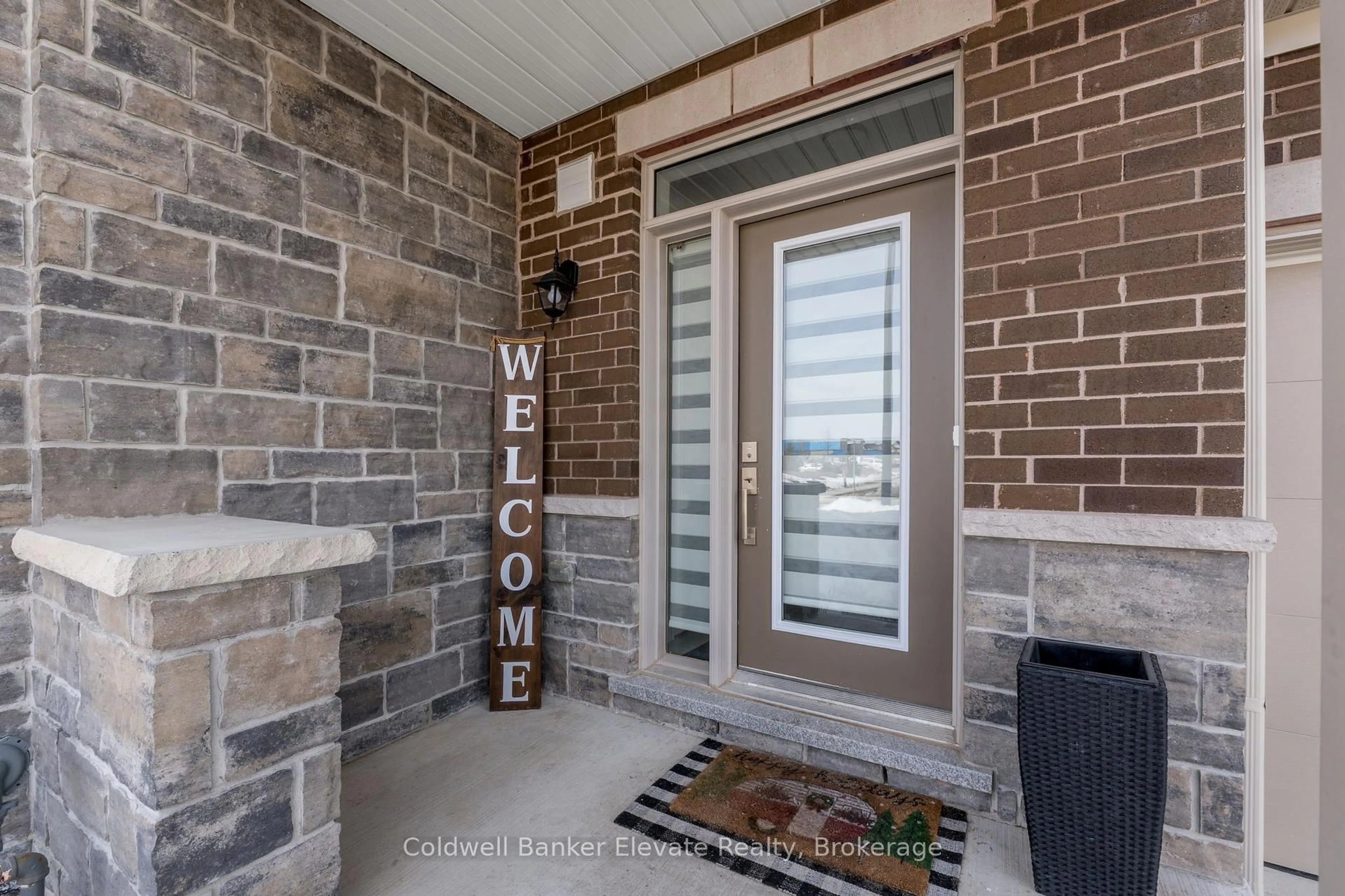 Indoor entryway for 225 Farley Rd, Centre Wellington Ontario N1M 0J2