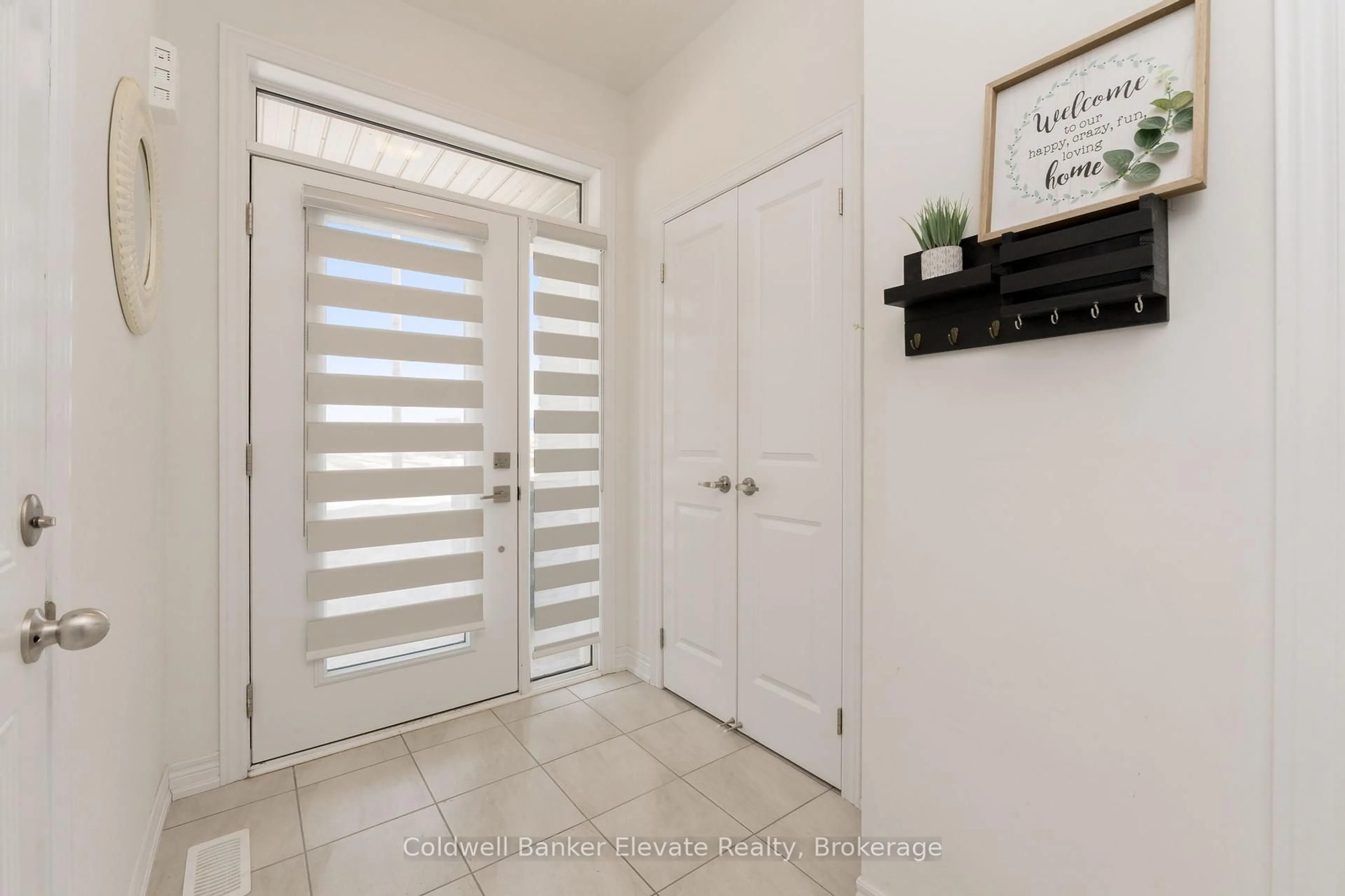 Indoor entryway for 225 Farley Rd, Centre Wellington Ontario N1M 0J2