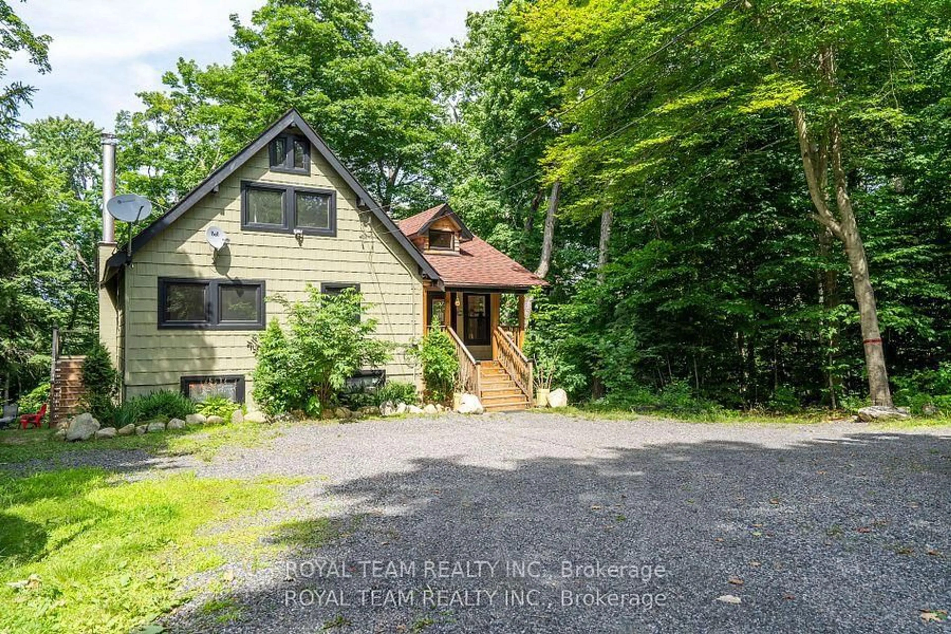 A pic from outside/outdoor area/front of a property/back of a property/a pic from drone, street for 12 Hayhoe Rd, Seguin Ontario P0C 1H0