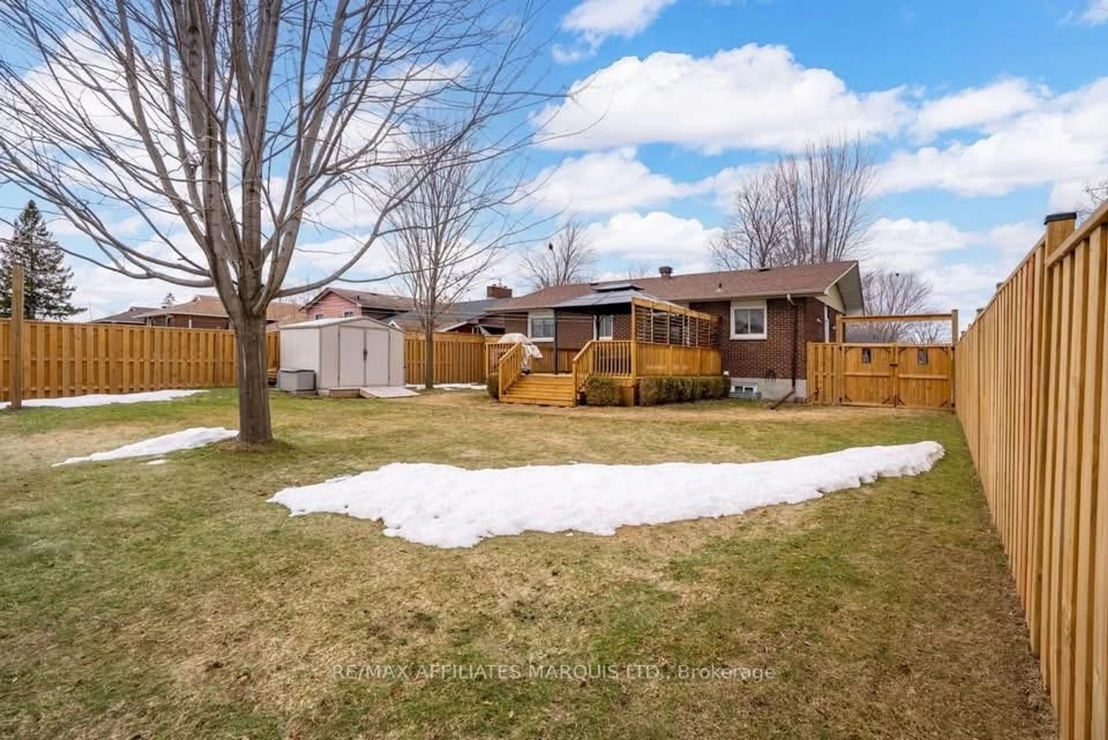 A pic from outside/outdoor area/front of a property/back of a property/a pic from drone, street for 436 Sara St, Cornwall Ontario K6J 5K9