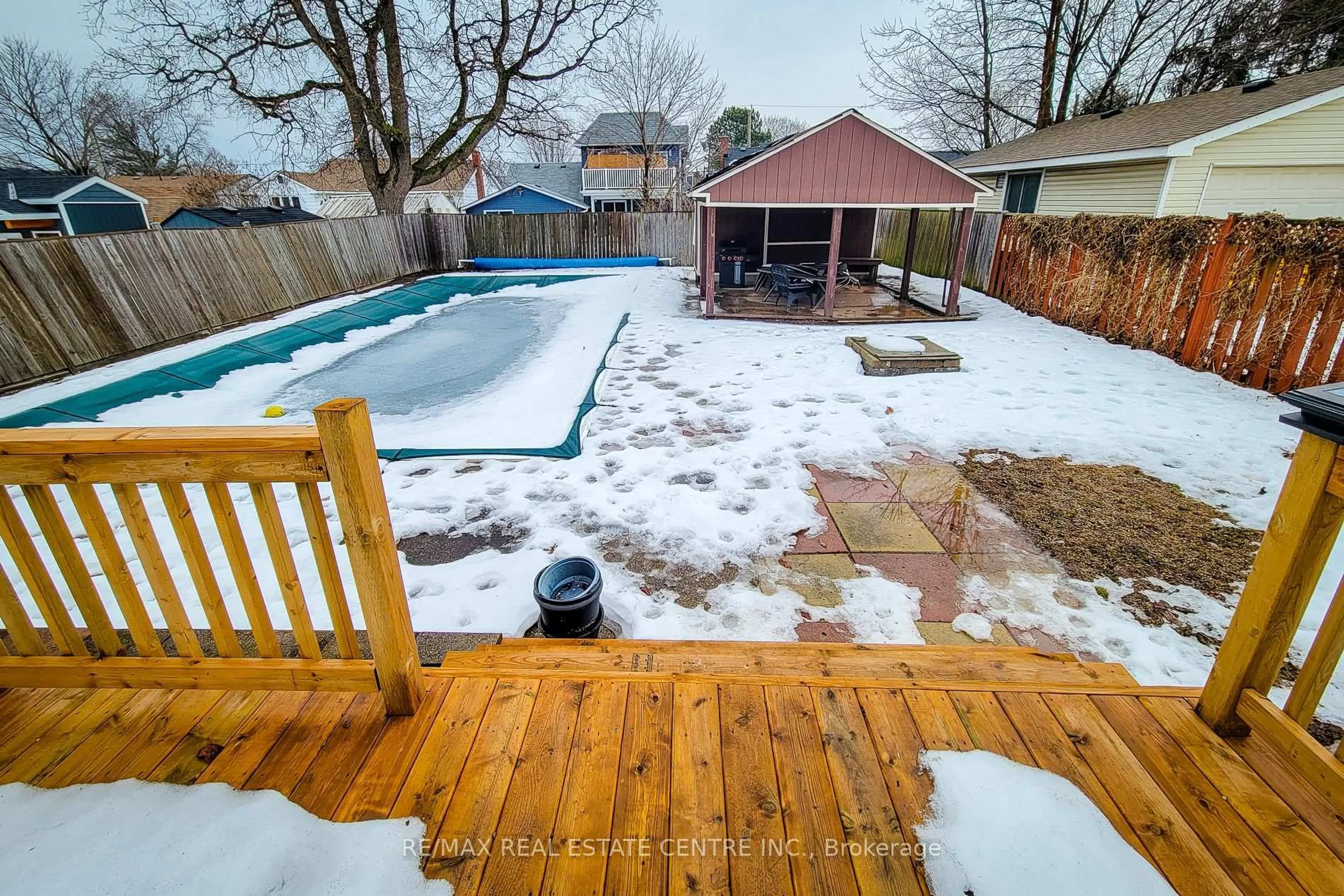 Pool for 38 Stewart St, Grimsby Ontario L3M 3M8