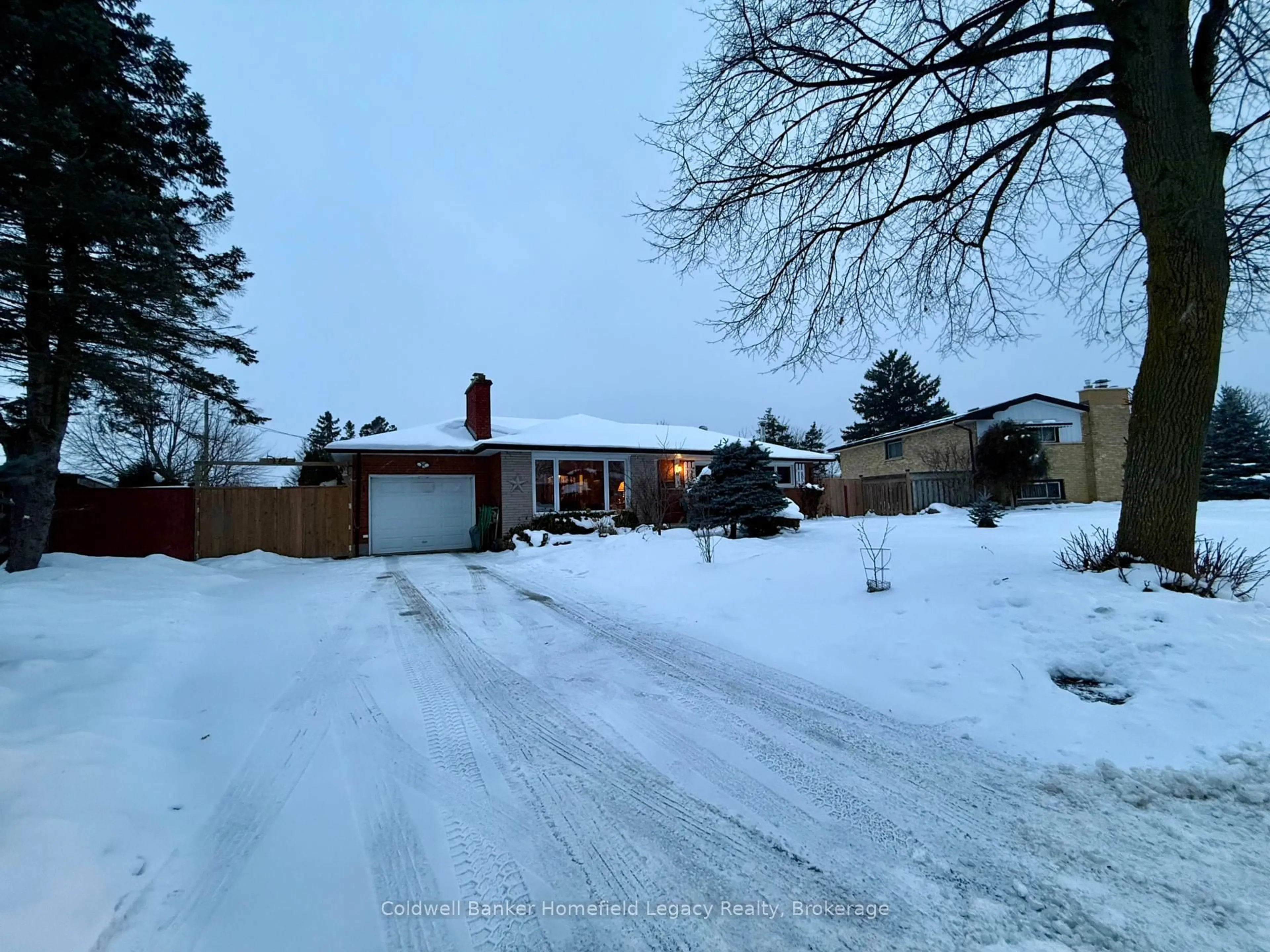 A pic from outside/outdoor area/front of a property/back of a property/a pic from drone, street for 39 Agincourt Gdns, London South Ontario N5Z 4E5