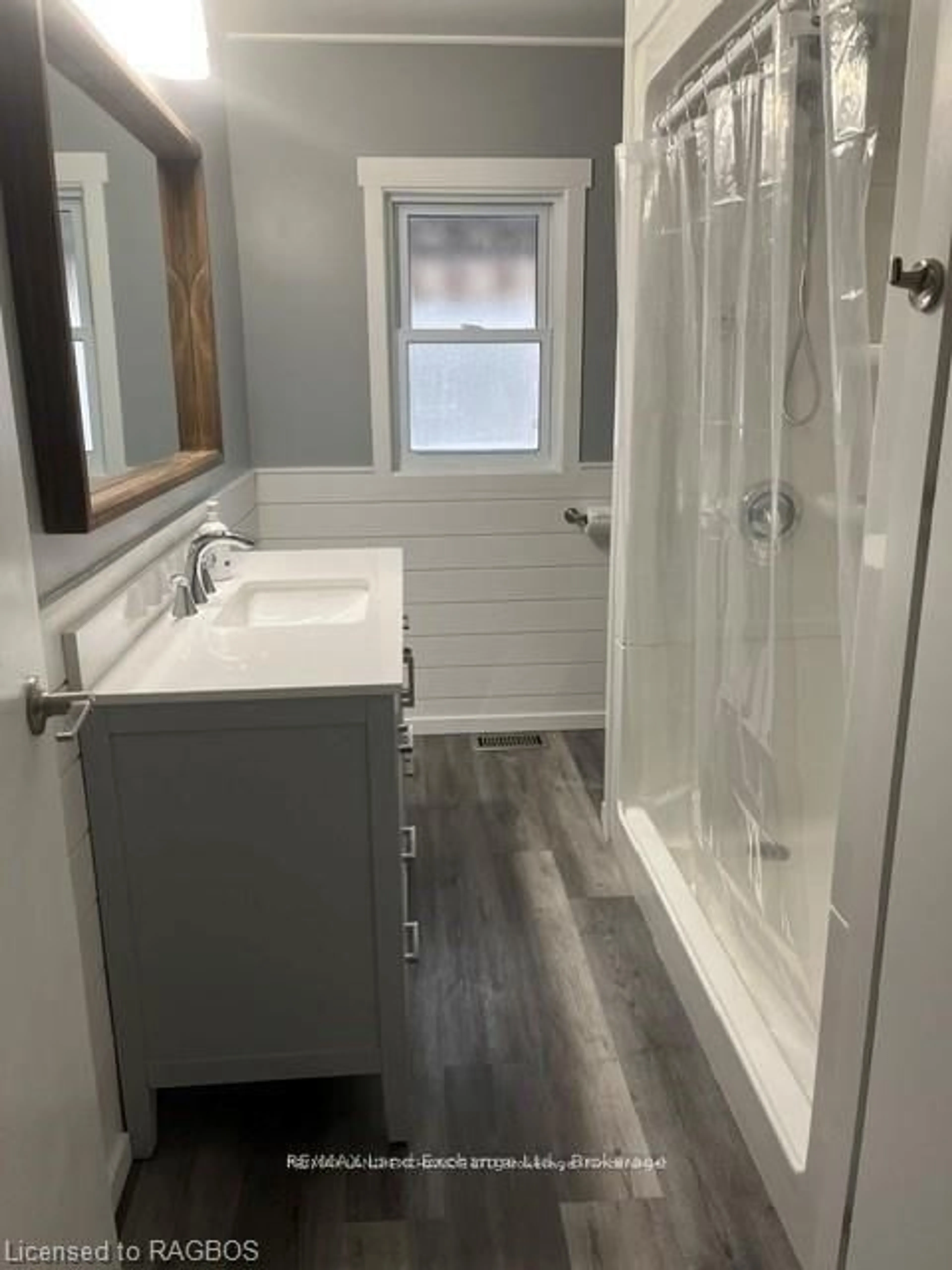 Contemporary bathroom, unknown for 262 Gordon St, Kincardine Ontario N2Z 2H5