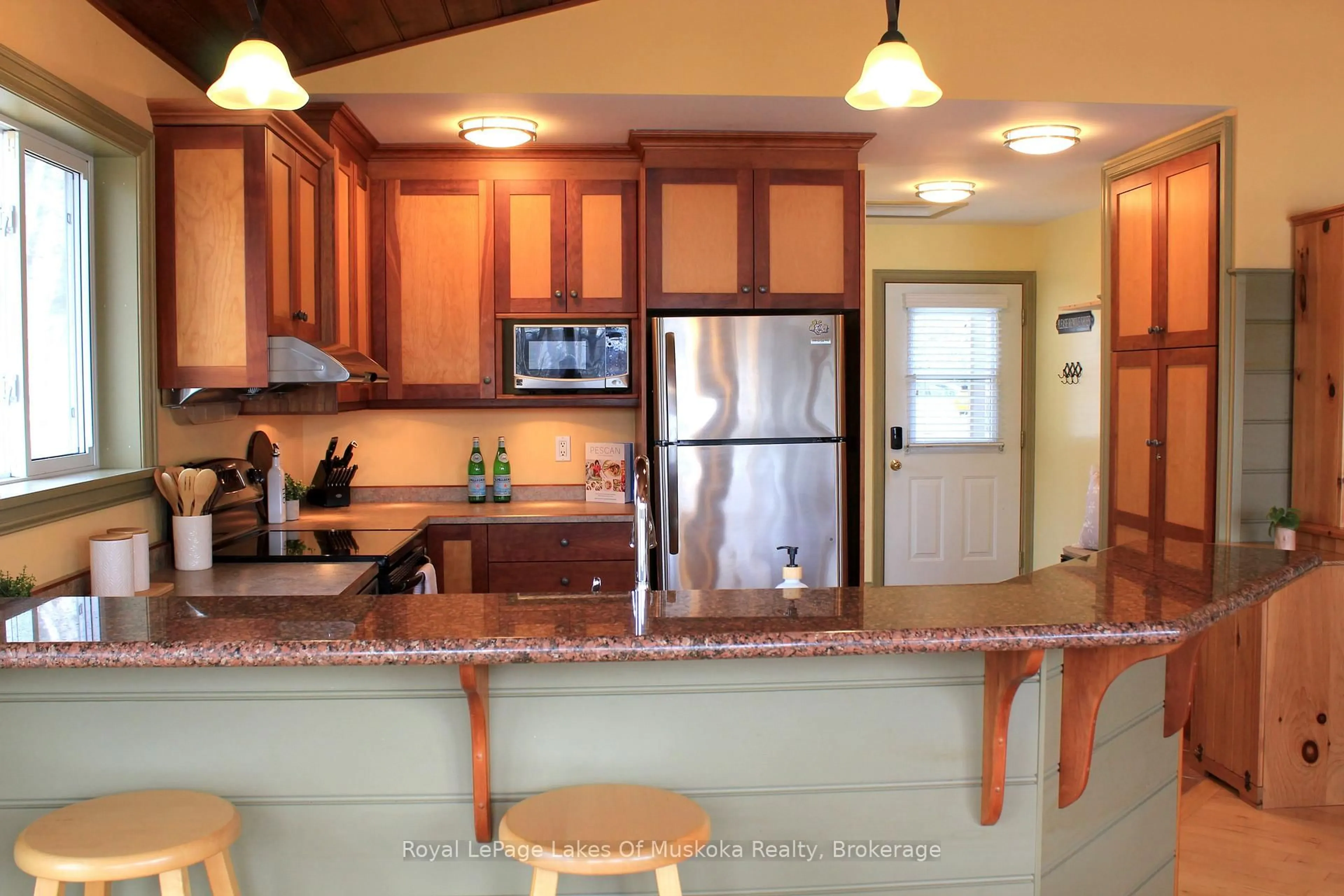 Open concept kitchen, ceramic/tile floor for 1136 LAKESIDE Tr, Magnetawan Ontario P0A 1P0
